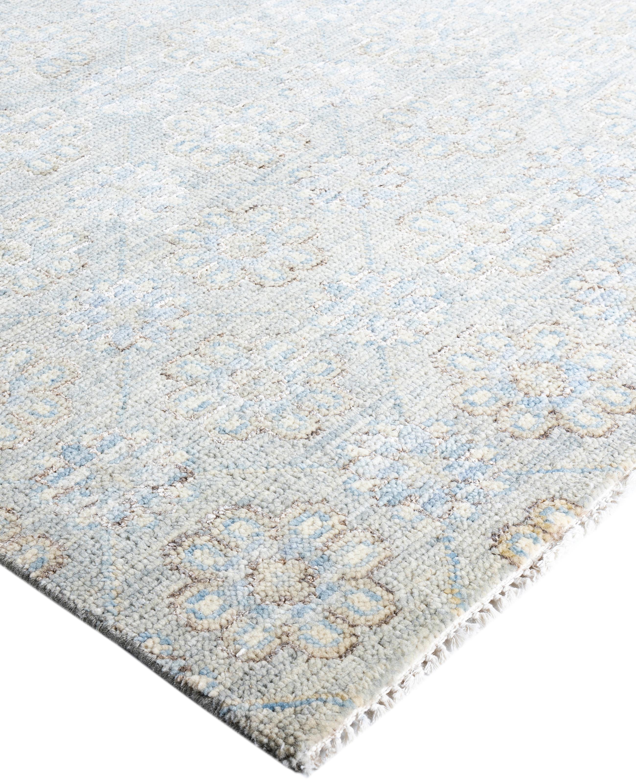 Las alfombras kazak han sido codiciadas durante generaciones, y su estética de diseño único es una cautivadora combinación de historia tribal e influencia geográfica. Intrincadamente anudados a mano con lana, los medallones, los dibujos en toda la