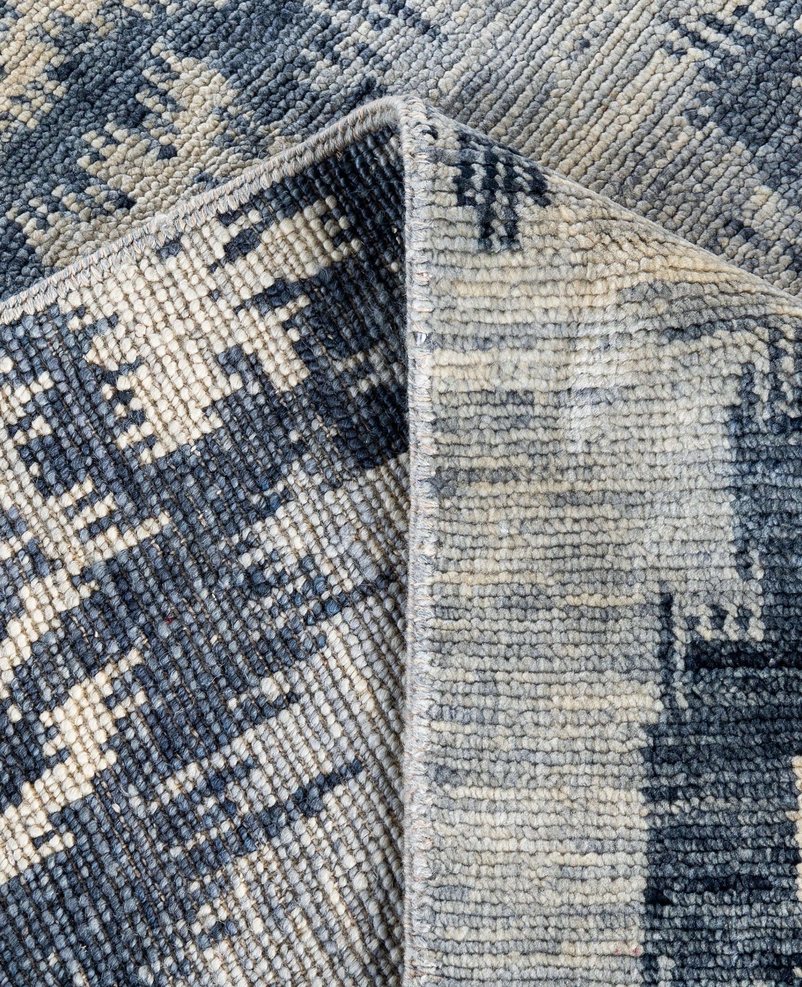 XXIe siècle et contemporain Tapis traditionnel gris noué à la main de 8' 2