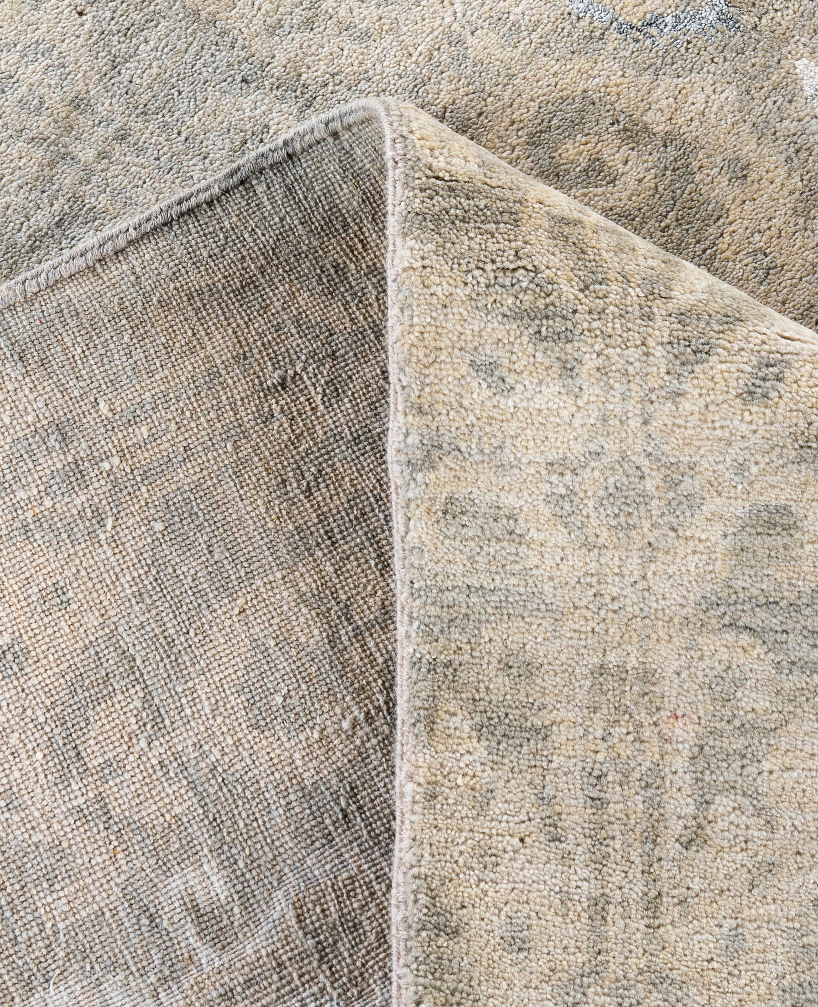 XXIe siècle et contemporain Traditional Floral Wool, Silk Hand Knotted Beige Area Rug 8' 1