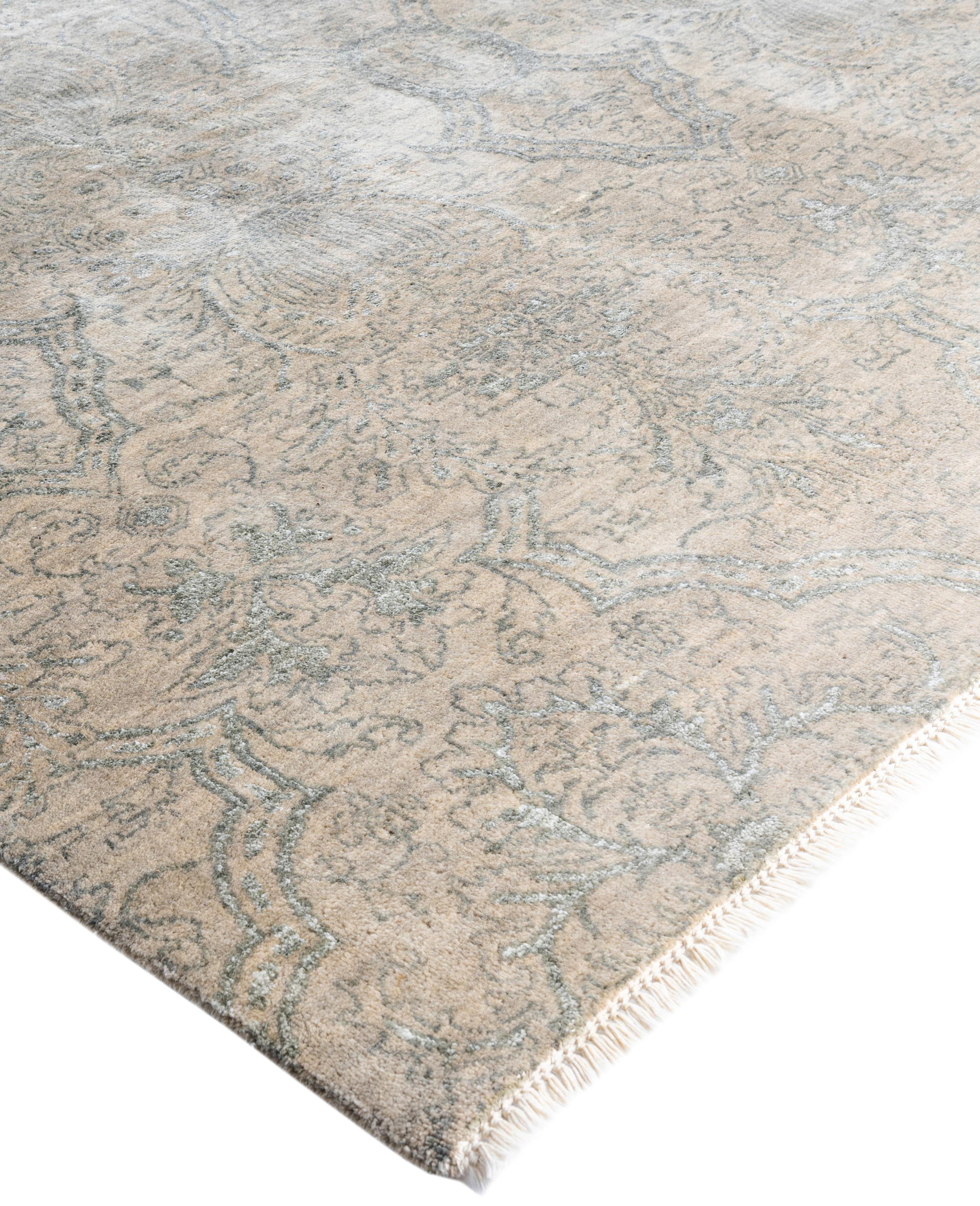 I tappeti Kazak sono ricercati da generazioni e la loro estetica unica è una combinazione accattivante di storia tribale e influenza geografica. Intricatamente annodati a mano in lana, i medaglioni, i motivi allover e il disegno centrale riflettono