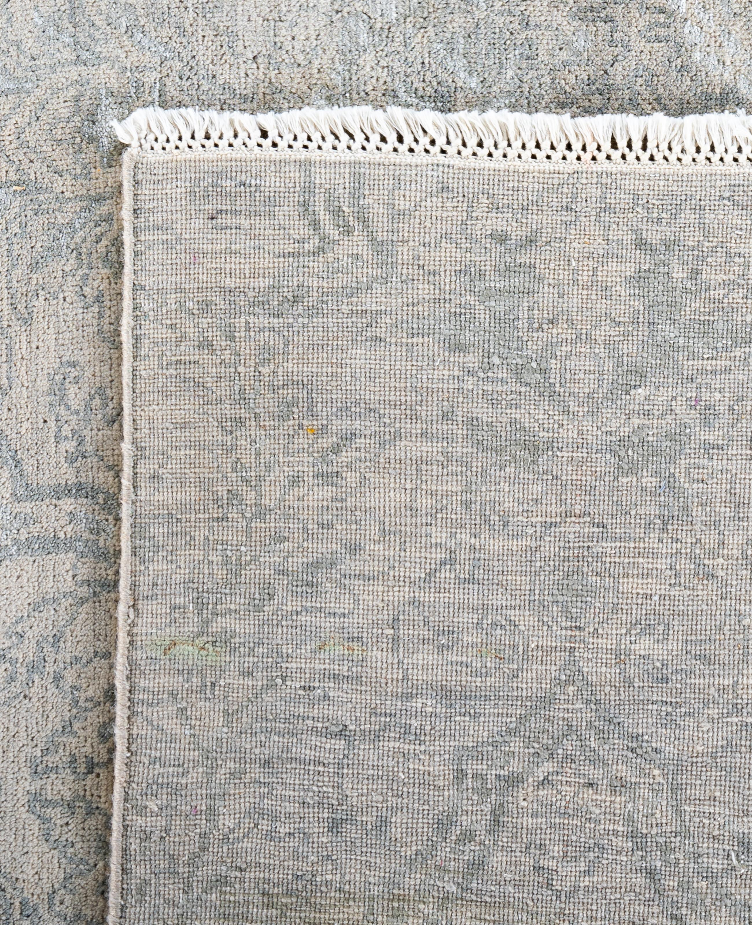 Tappeto tradizionale floreale in lana e seta annodato a mano, di colore beige, 8' 1