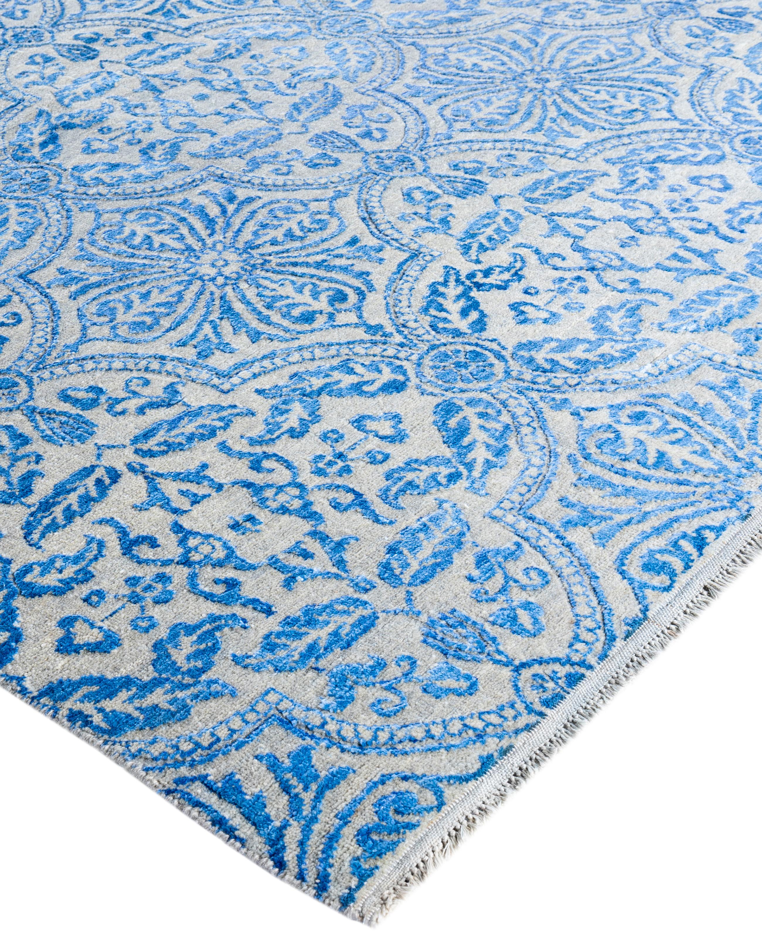 Les tapis kazakhs sont recherchés depuis des générations, leur esthétique unique étant une combinaison captivante d'histoire tribale et d'influence géographique. Les médaillons, les motifs allover et le dessin central, noués à la main de manière