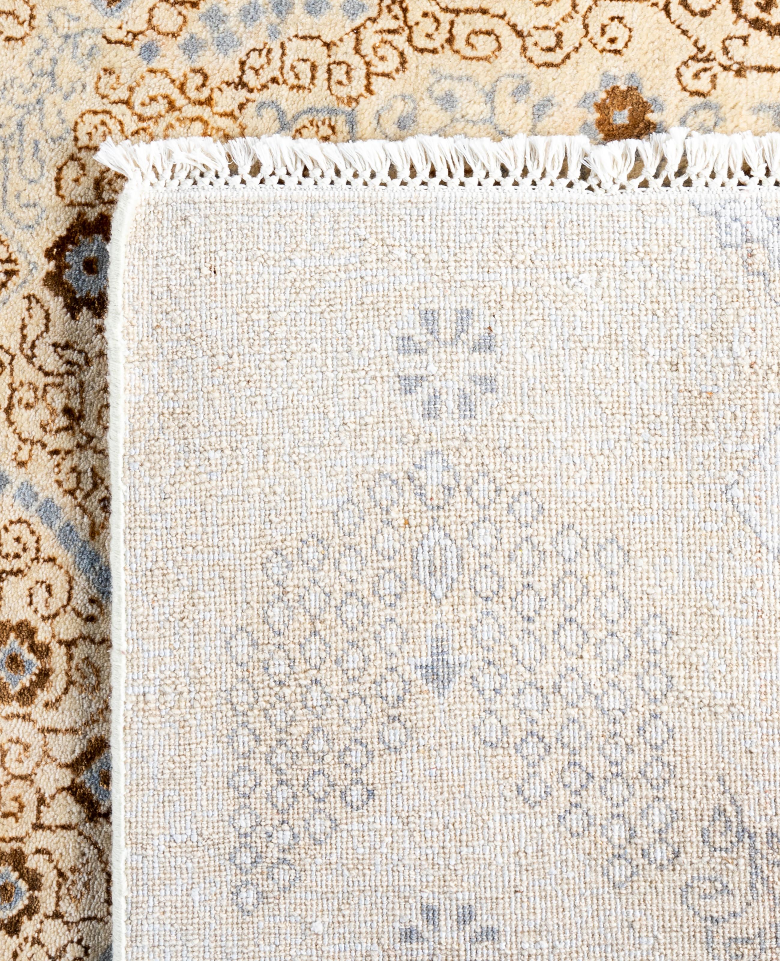 Tappeto tradizionale floreale in lana e seta annodato a mano di colore beige, 8' 2