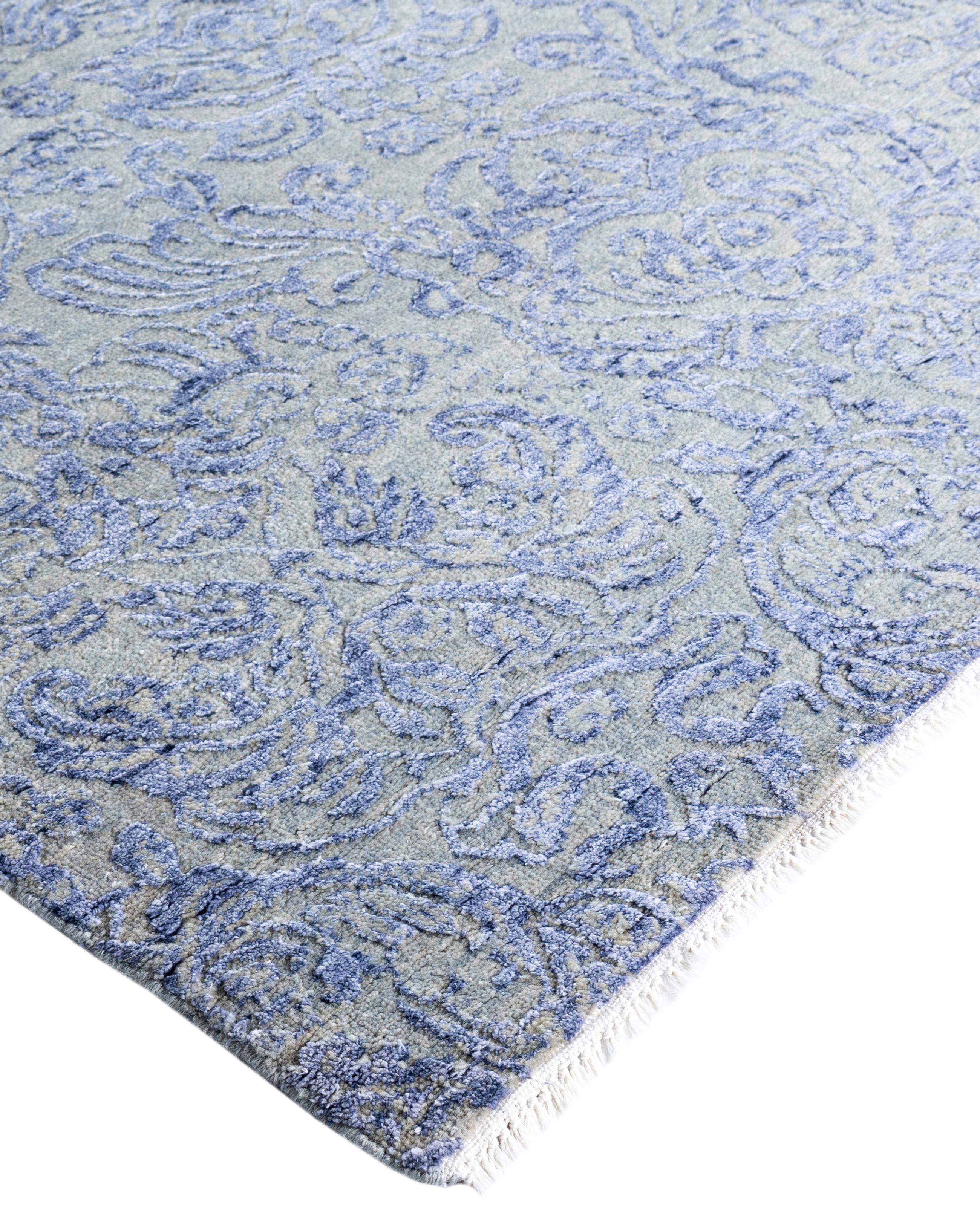 Les tapis kazakhs sont recherchés depuis des générations, leur esthétique unique étant une combinaison captivante d'histoire tribale et d'influence géographique. Les médaillons, les motifs allover et le dessin central, noués à la main de manière