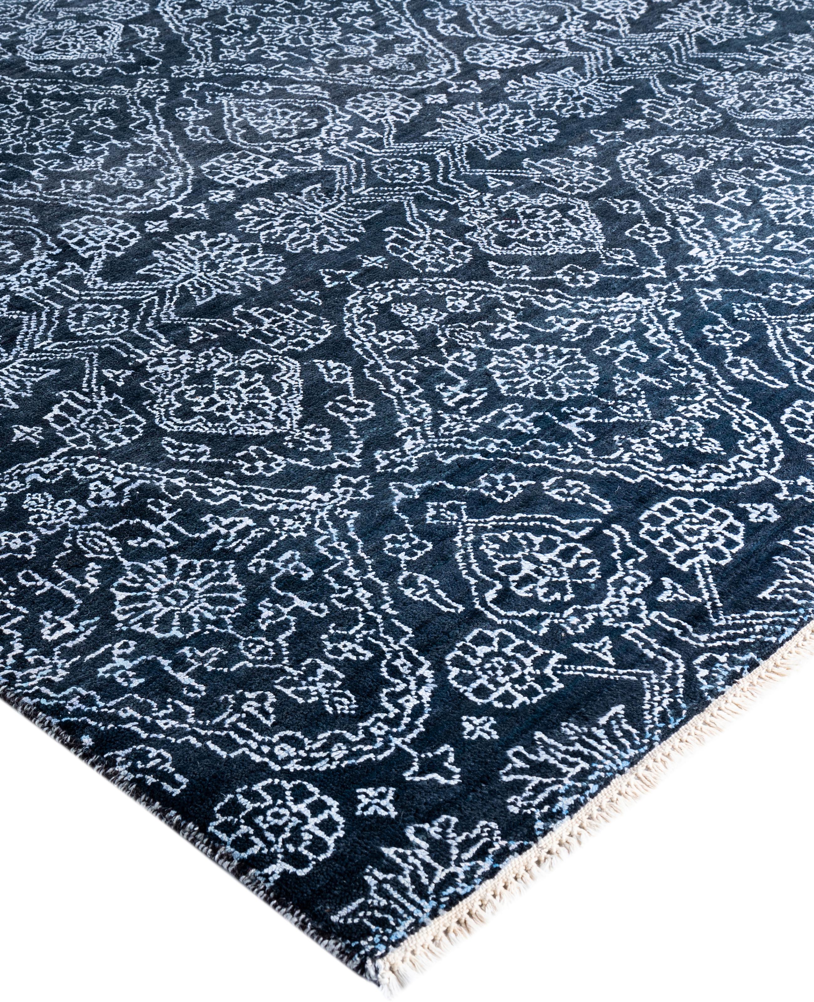 I tappeti Kazak sono ricercati da generazioni e la loro estetica unica è una combinazione accattivante di storia tribale e influenza geografica. Intricatamente annodati a mano in lana, i medaglioni, i motivi allover e il disegno centrale riflettono
