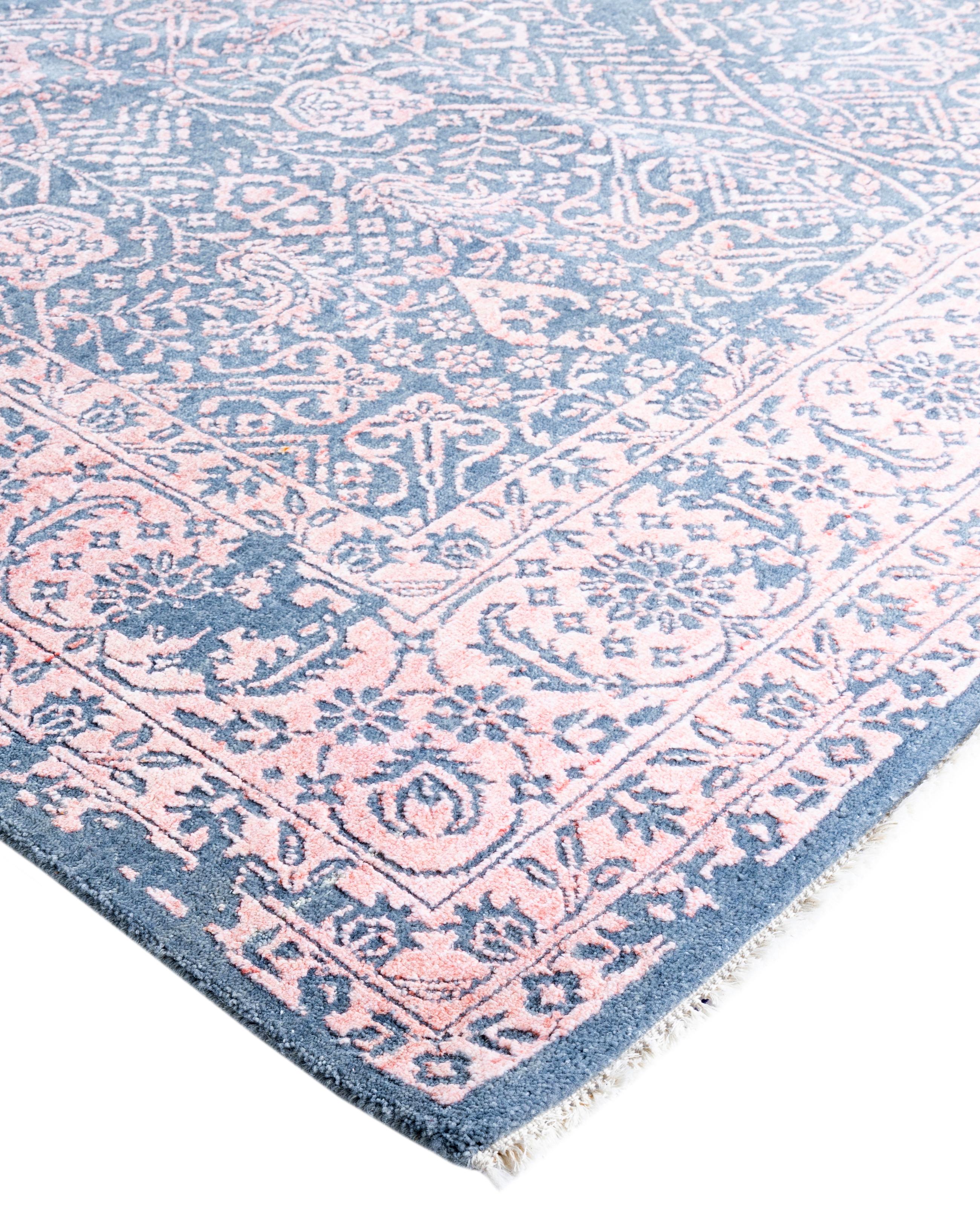 Las alfombras kazak han sido codiciadas durante generaciones, y su estética de diseño único es una cautivadora combinación de historia tribal e influencia geográfica. Intrincadamente anudados a mano con lana, los medallones, los dibujos en toda la