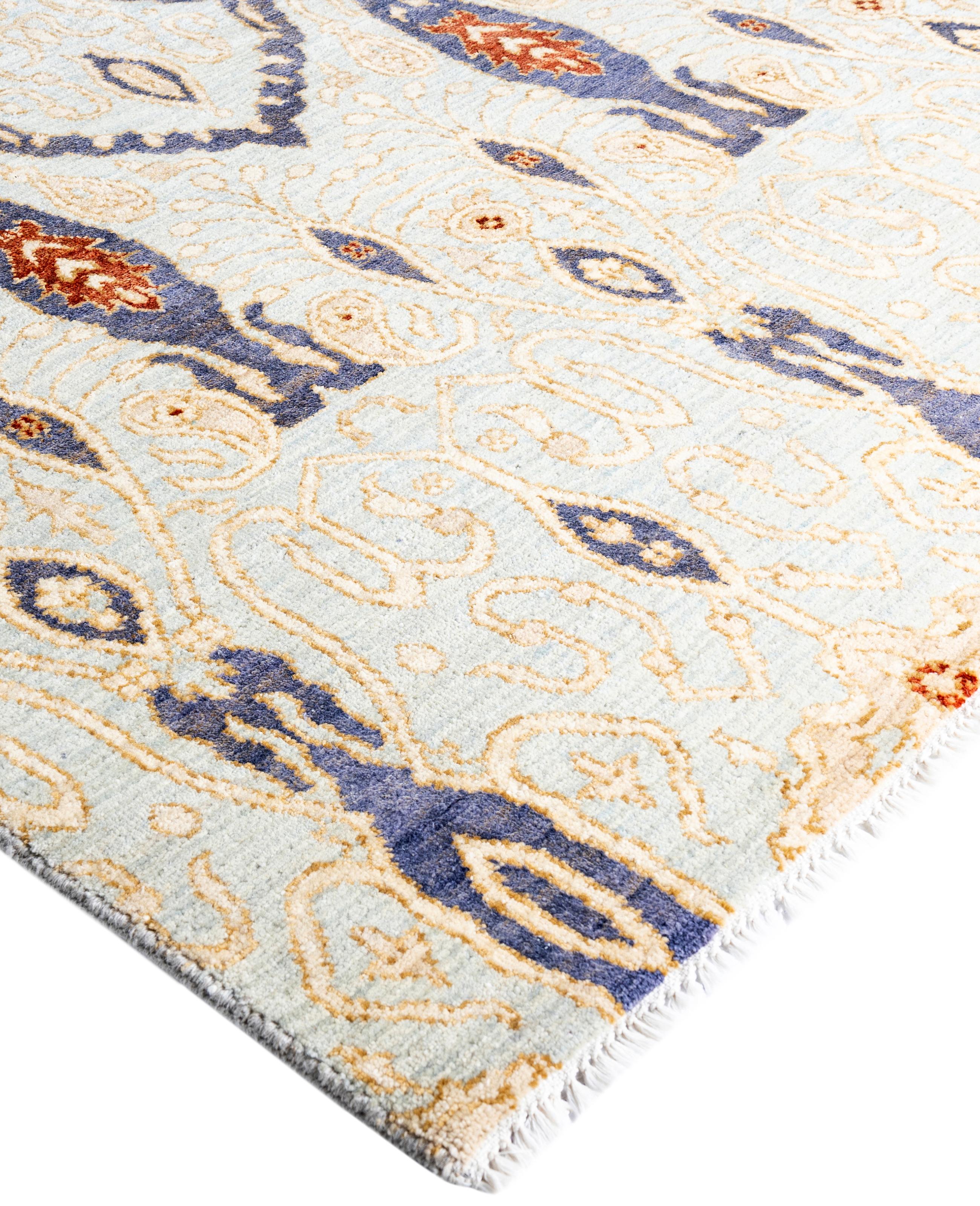 Les tapis kazakhs sont recherchés depuis des générations, leur esthétique unique étant une combinaison captivante d'histoire tribale et d'influence géographique. Les médaillons, les motifs allover et le dessin central, noués à la main de manière