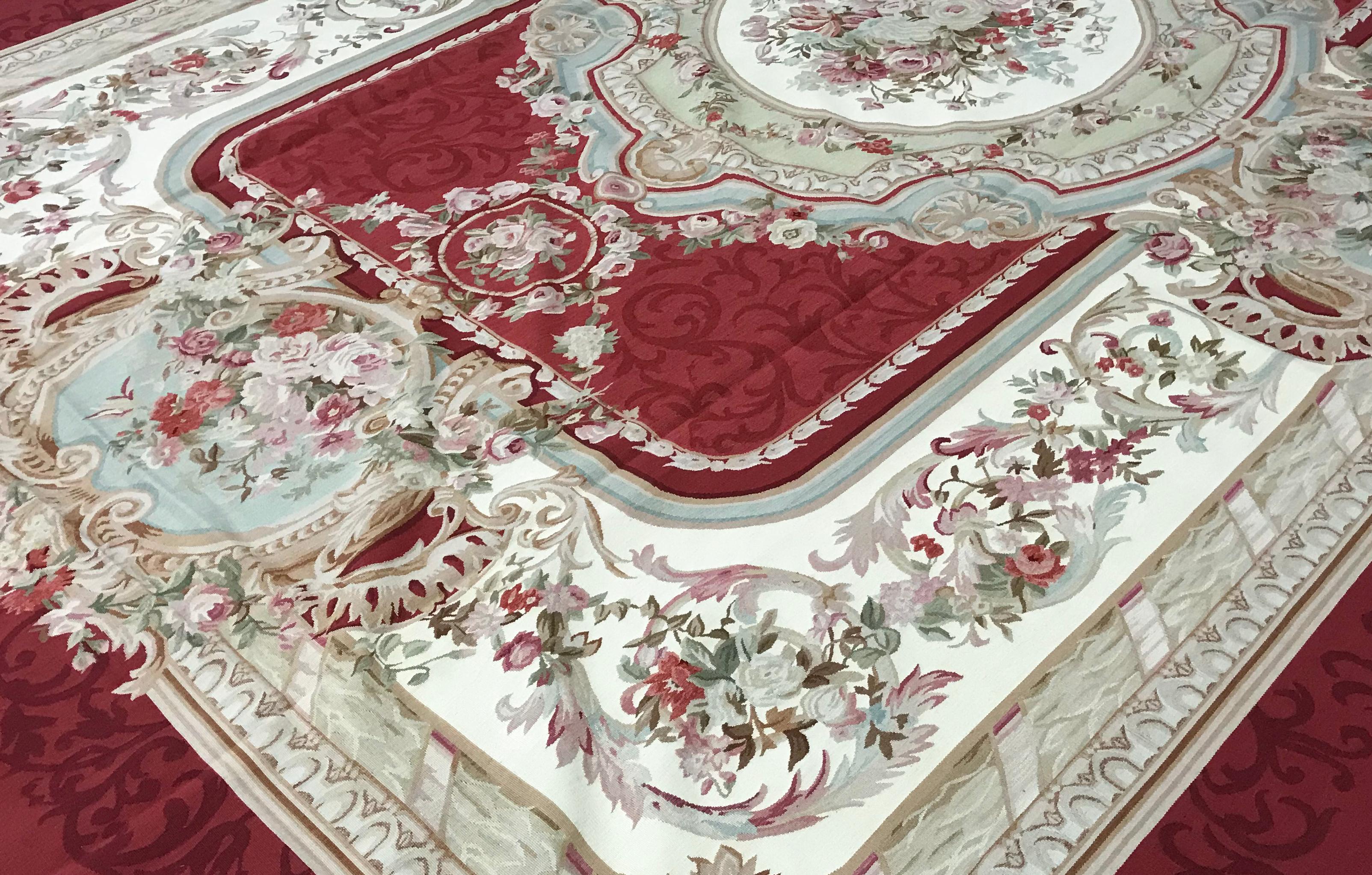 Hand-Woven Luxury Traditional French Aubusson Style Flat-Weave Red / Ivory For Sale