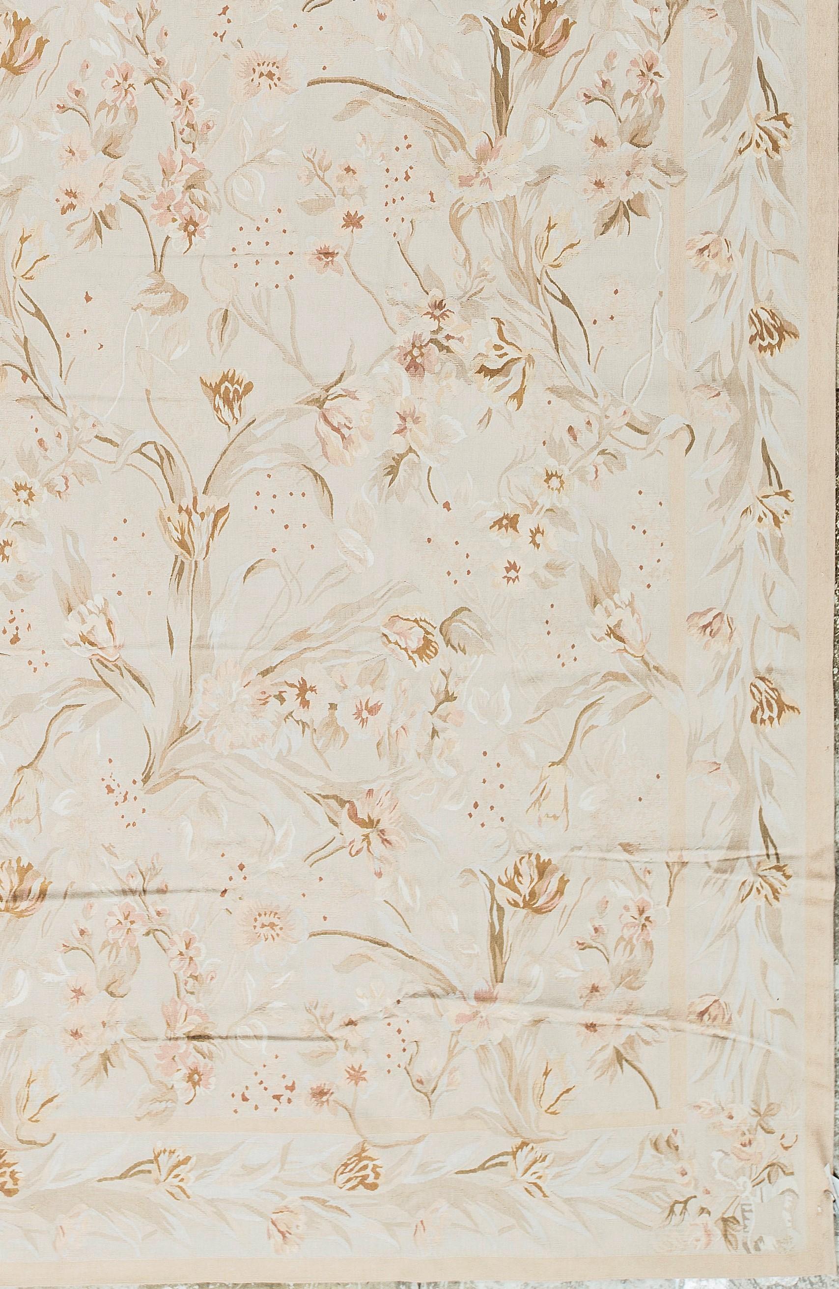 Handgewebte Nachbildung der klassischen französischen Flachgewebe-Aubusson-Teppiche, die seit dem späten 17. Jahrhundert in den besten Häusern und Palästen zu finden sind. Größe: 11' 10