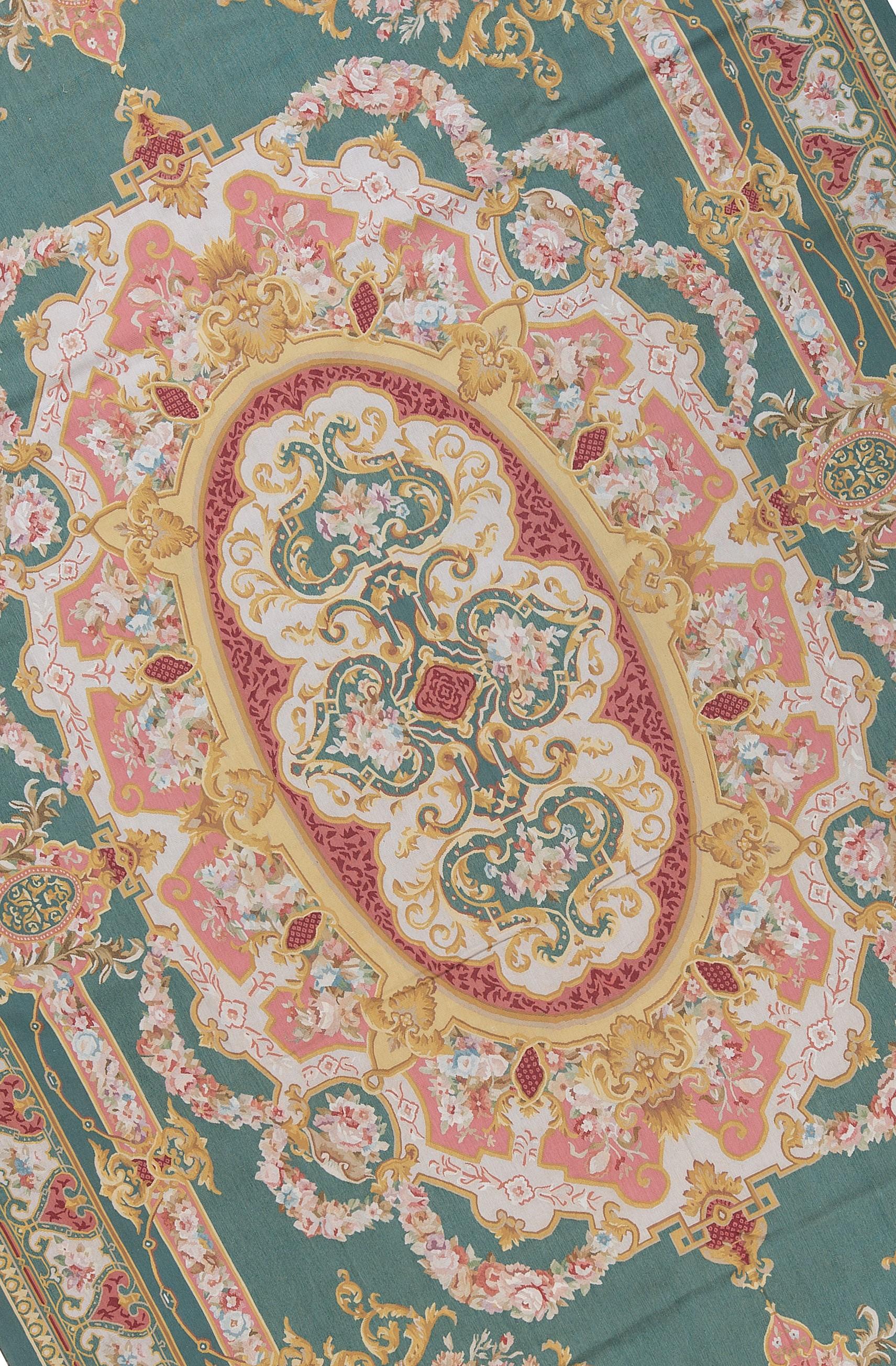Recréation tissée à la main des tapis d'Aubusson classiques français à tissage plat que l'on trouve dans les maisons et les palais les plus raffinés depuis la fin du XVIIe siècle. Taille 10' 9