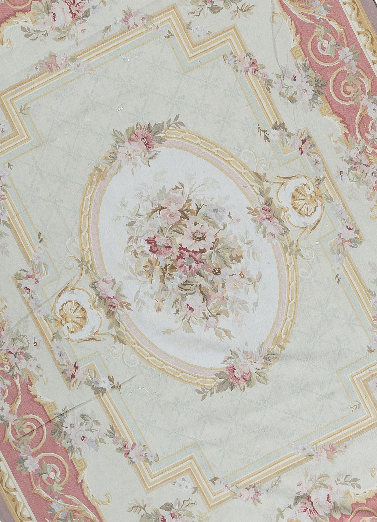 Recréation tissée à la main du classique tapis français d'Aubusson à tissage plat que l'on trouve dans les plus belles maisons et palais depuis la fin du 17e siècle. Taille 9' 1