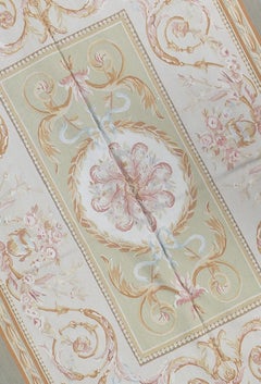 Tappeto tradizionale francese del XVII secolo a trama piatta in stile Aubusson