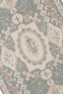 Tappeto tradizionale francese del XVII secolo a trama piatta in stile Aubusson
