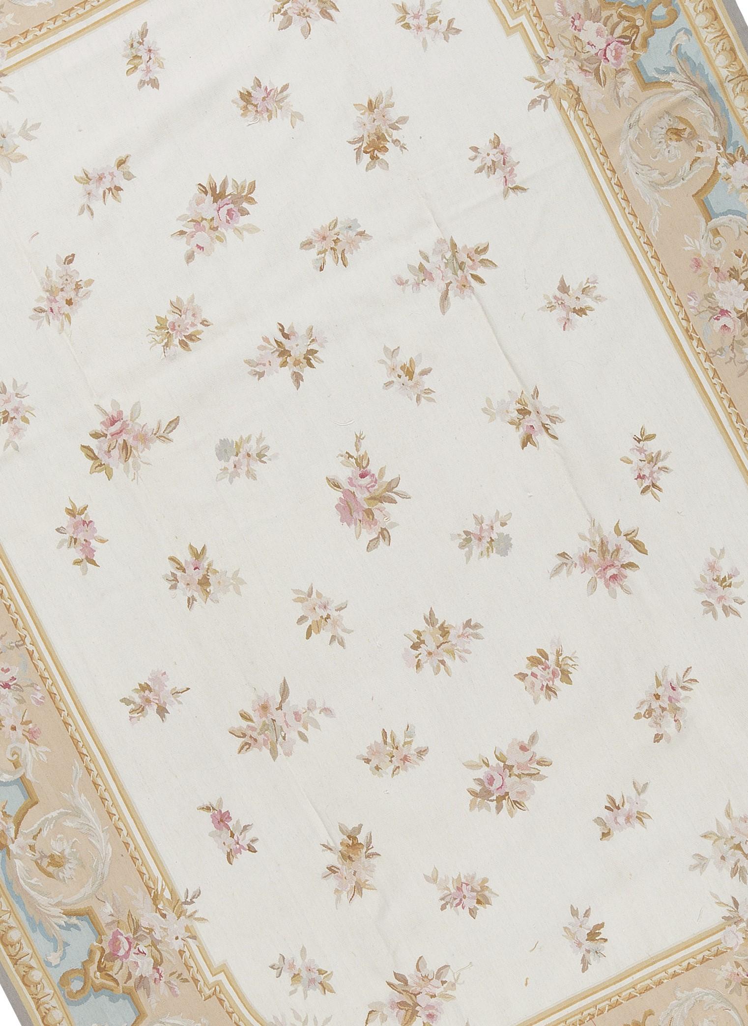 Recréation tissée à la main des tapis d'Aubusson classiques français à tissage plat que l'on trouve dans les maisons et les palais les plus raffinés depuis la fin du XVIIe siècle. Taille 9' 1