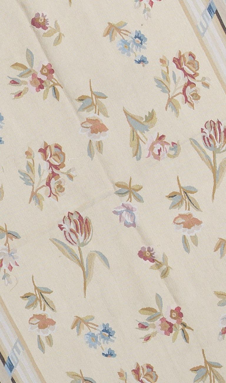 Handgewebte Nachbildung der klassischen französischen Flachgewebe-Aubusson-Teppiche, die seit dem späten 17. Jahrhundert in den besten Häusern und Palästen zu finden sind.
