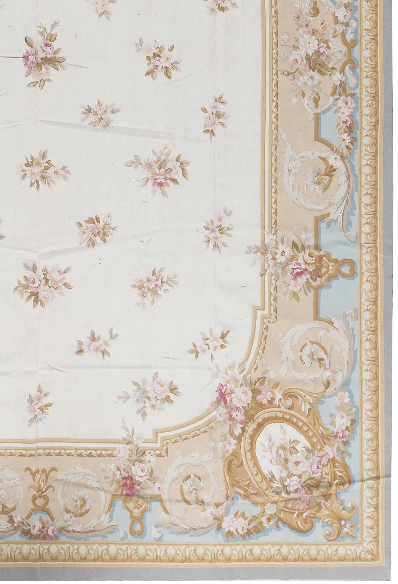 Chinese 17th Century Traditional French Aubusson Style Flat-Weave Rug For Sale