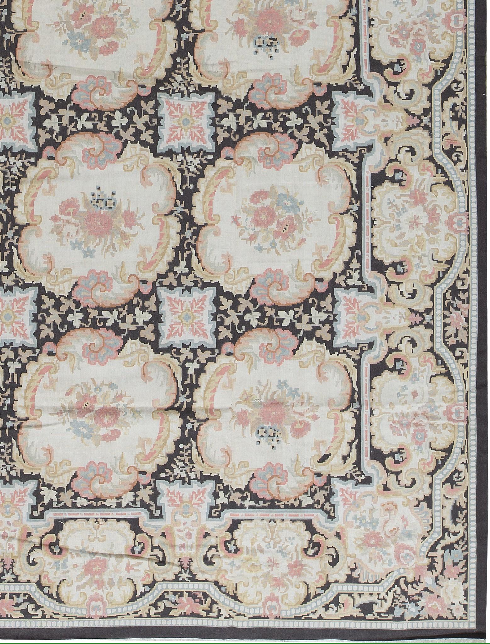 Chinese 17th Century Traditional French Aubusson Style Flat-Weave Rug For Sale