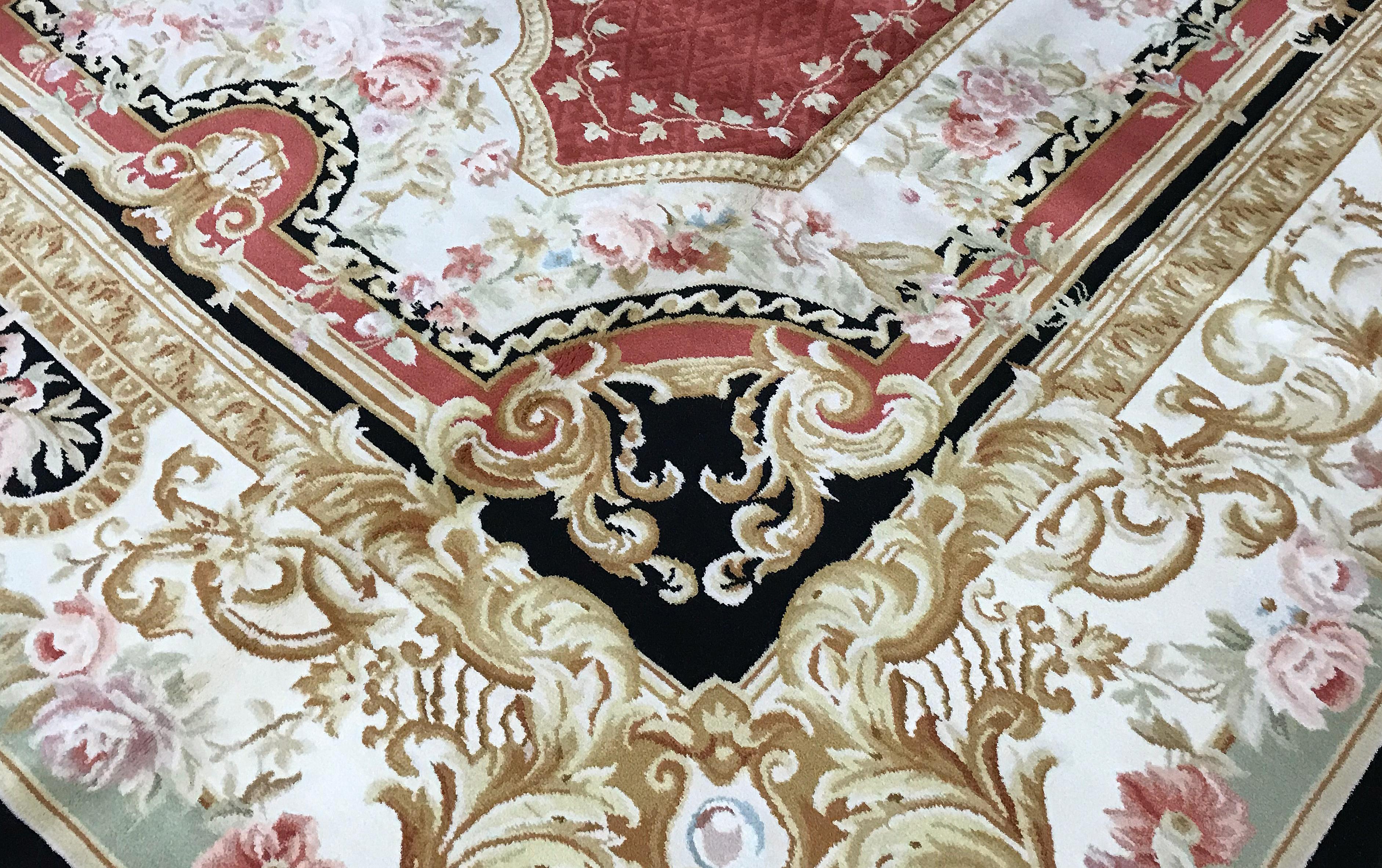 Hand-Woven 17th Century Traditional French Aubusson Style Flat-Weave Rug For Sale