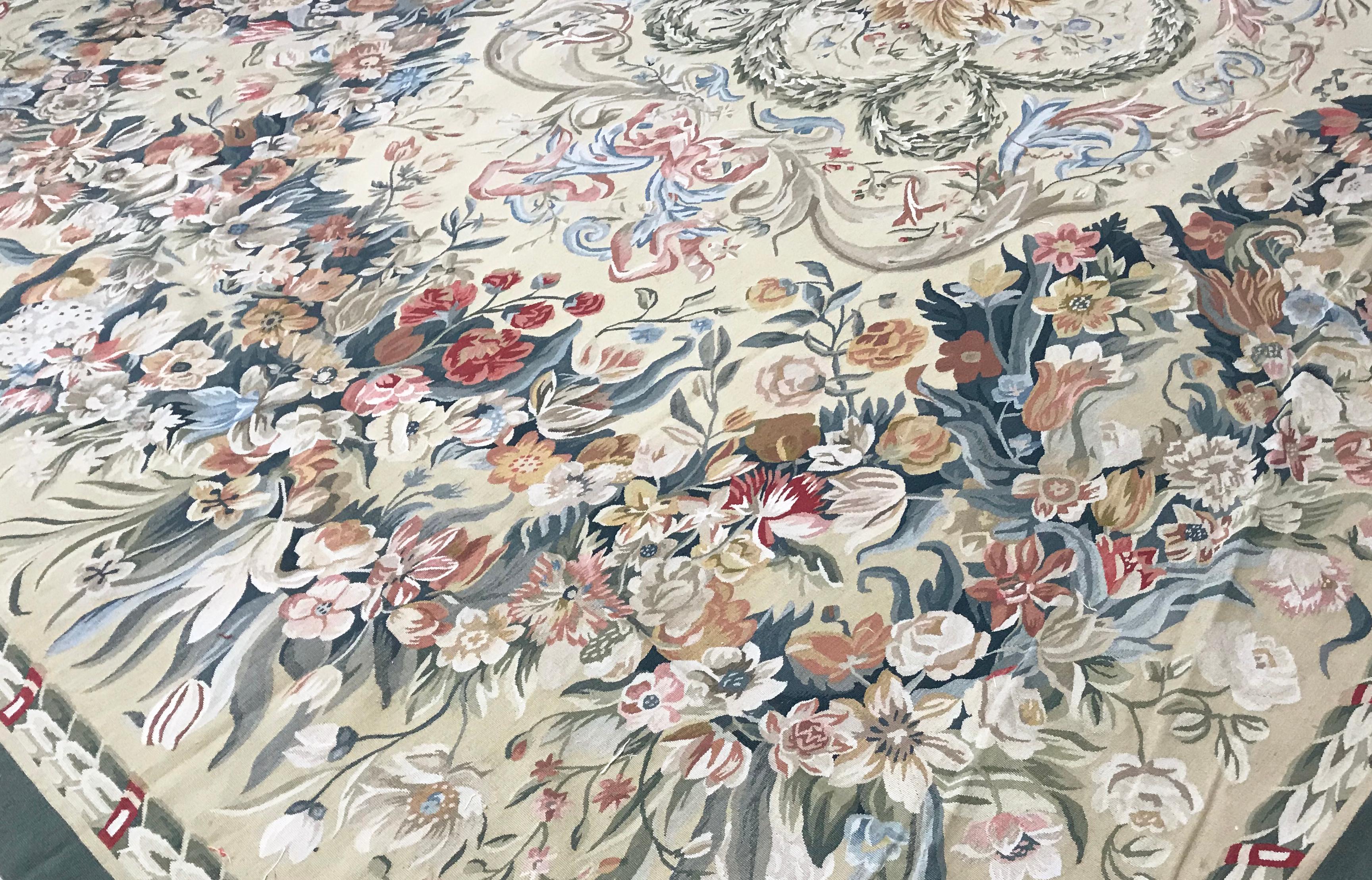 Hand-Woven 17th Century Traditional French Aubusson Style Flat-Weave Rug For Sale