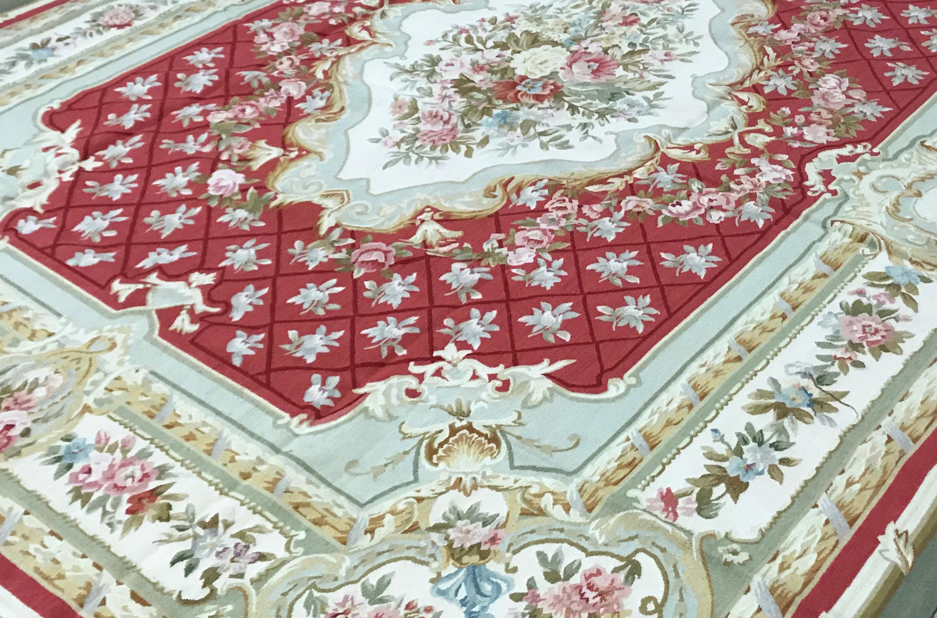 Hand-Woven 17th Century Traditional French Aubusson Style Flat-Weave Rug For Sale