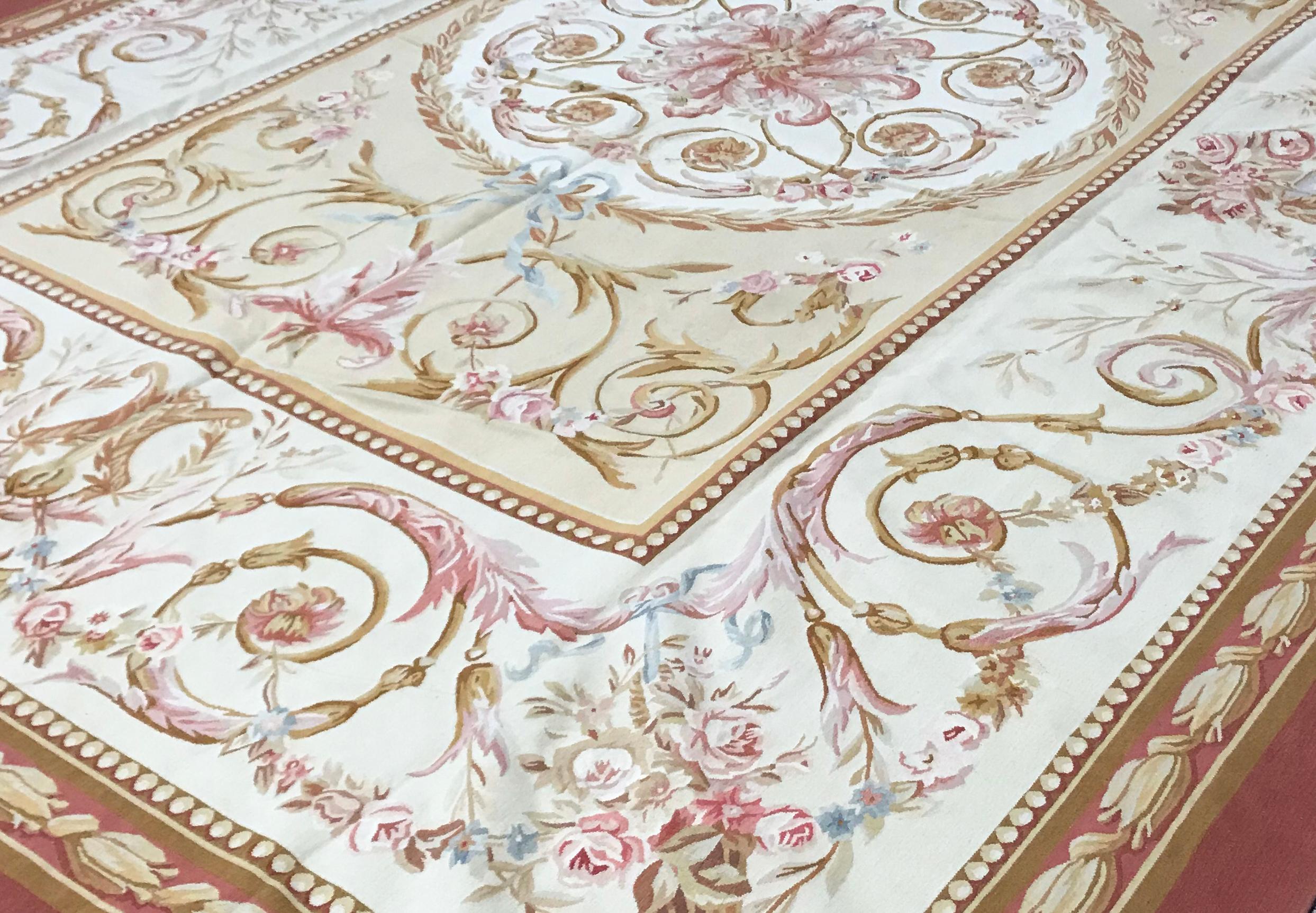 Hand-Woven 17th Century Traditional French Aubusson Style Flat-Weave Rug For Sale