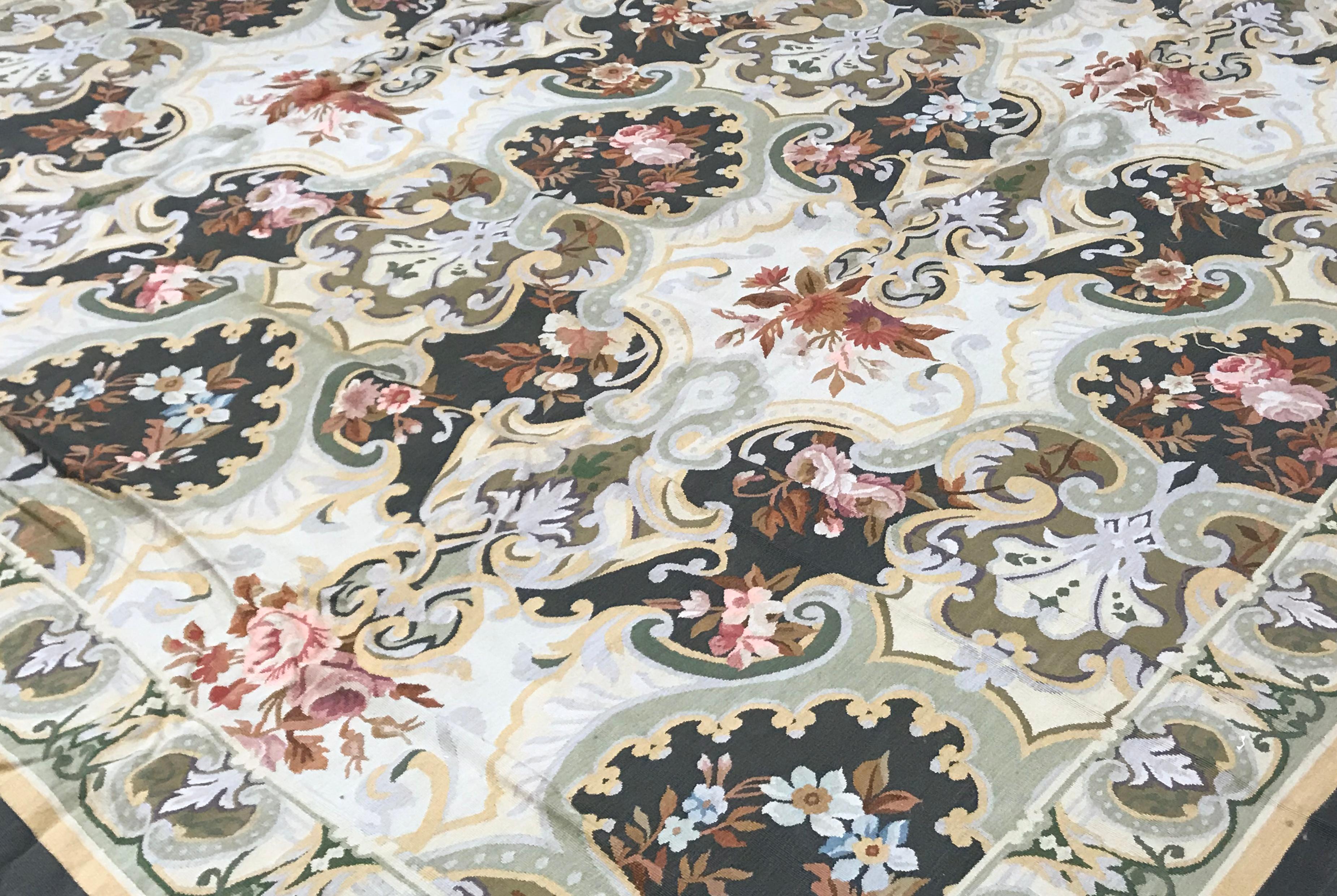 Tissé à la main Tapis traditionnel français du 17ème siècle de style Aubusson à tissage plat en vente