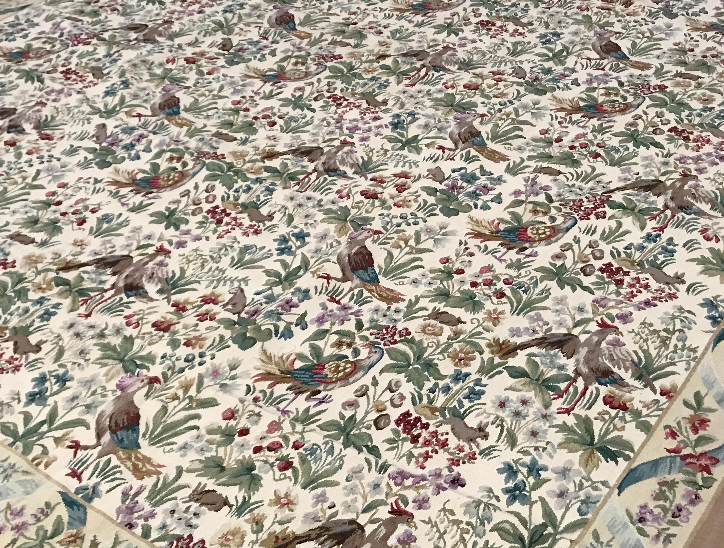 Hand-Woven 17th Century Traditional French Aubusson Style Flat-Weave Rug For Sale