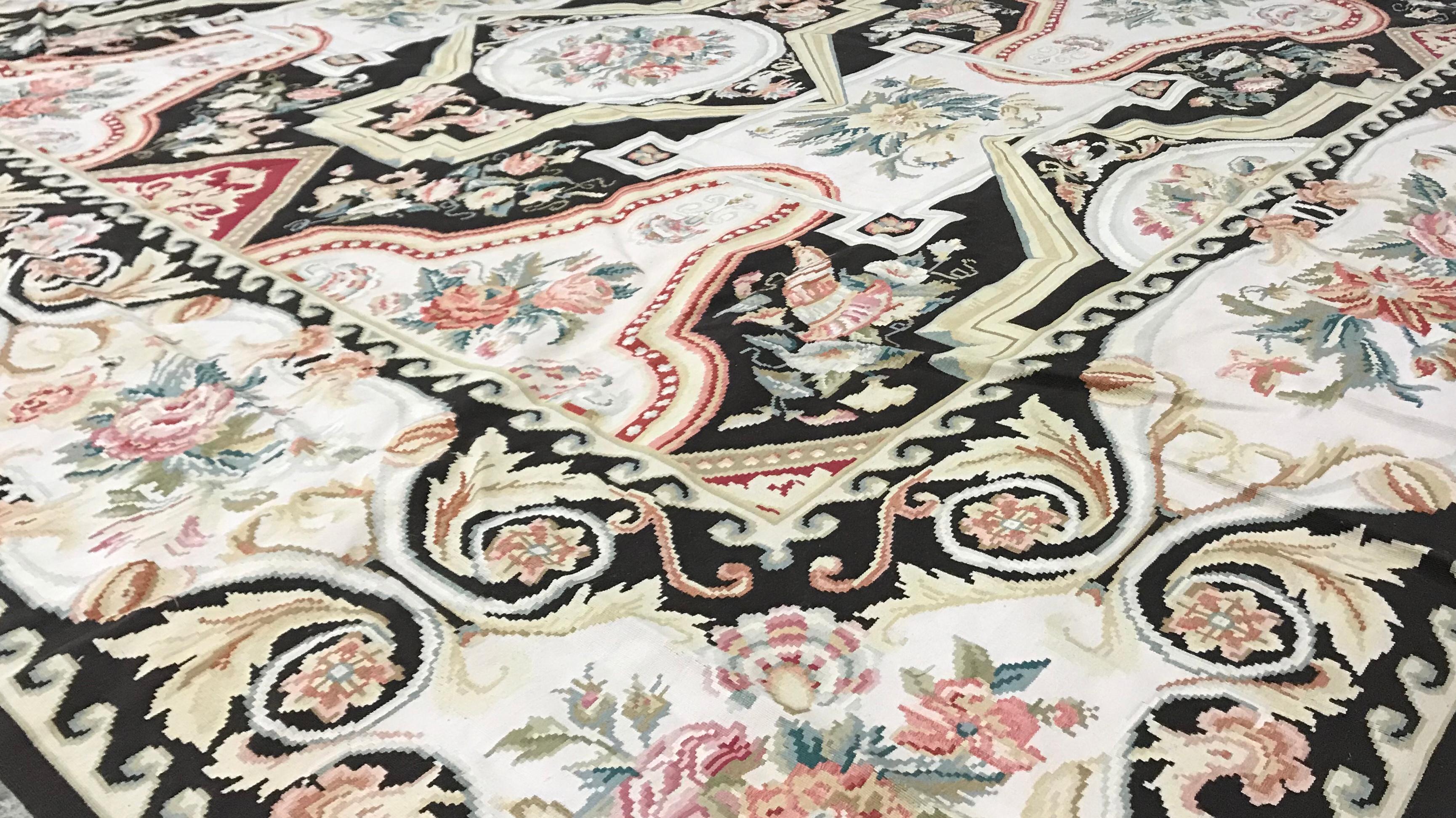 Traditioneller französischer Flachgewebe-Teppich im Aubusson-Stil aus dem 17. Jahrhundert (Handgewebt) im Angebot
