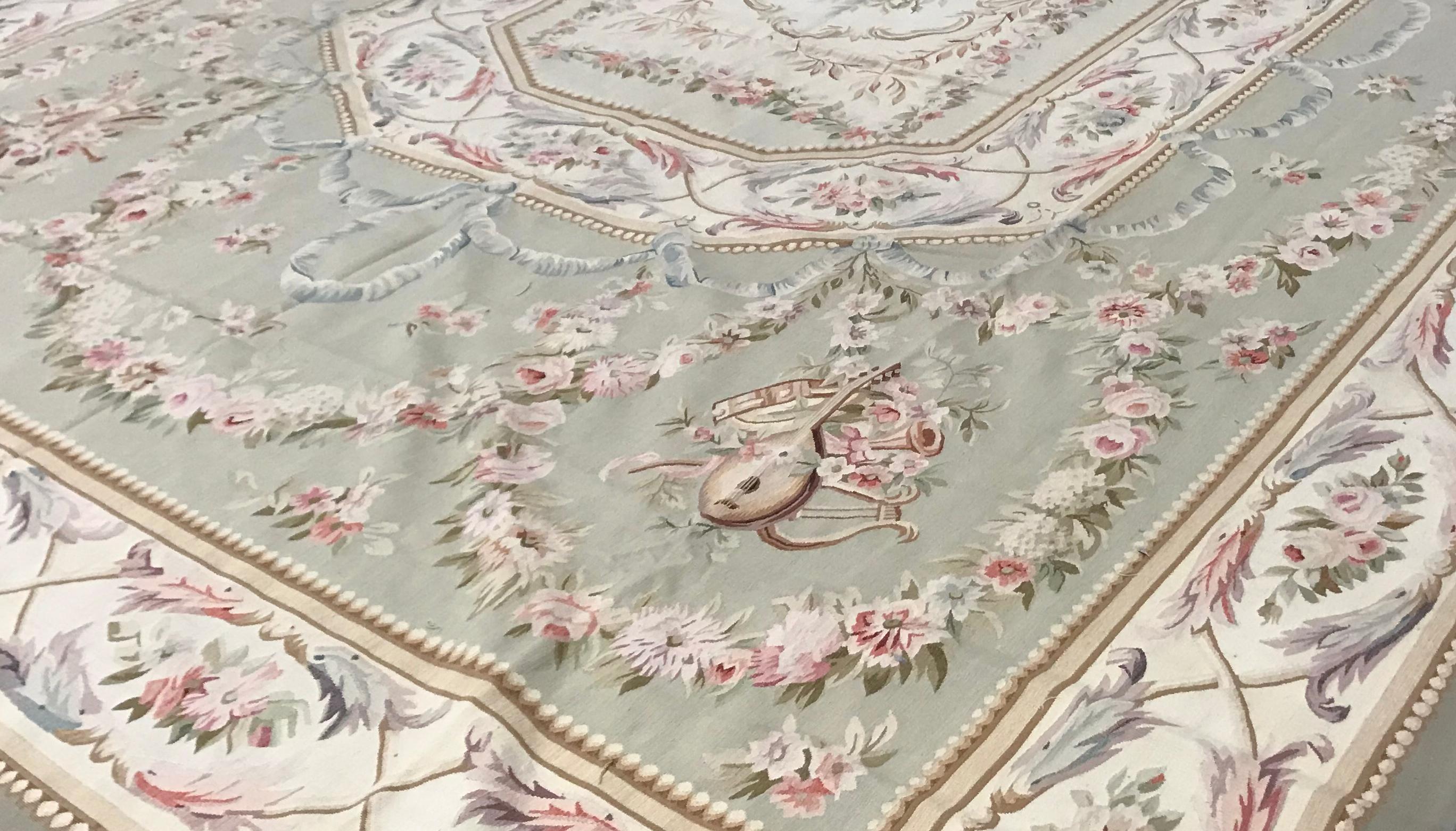 Chinese 17th Century Traditional French Aubusson Style Flat Weave Rug For Sale