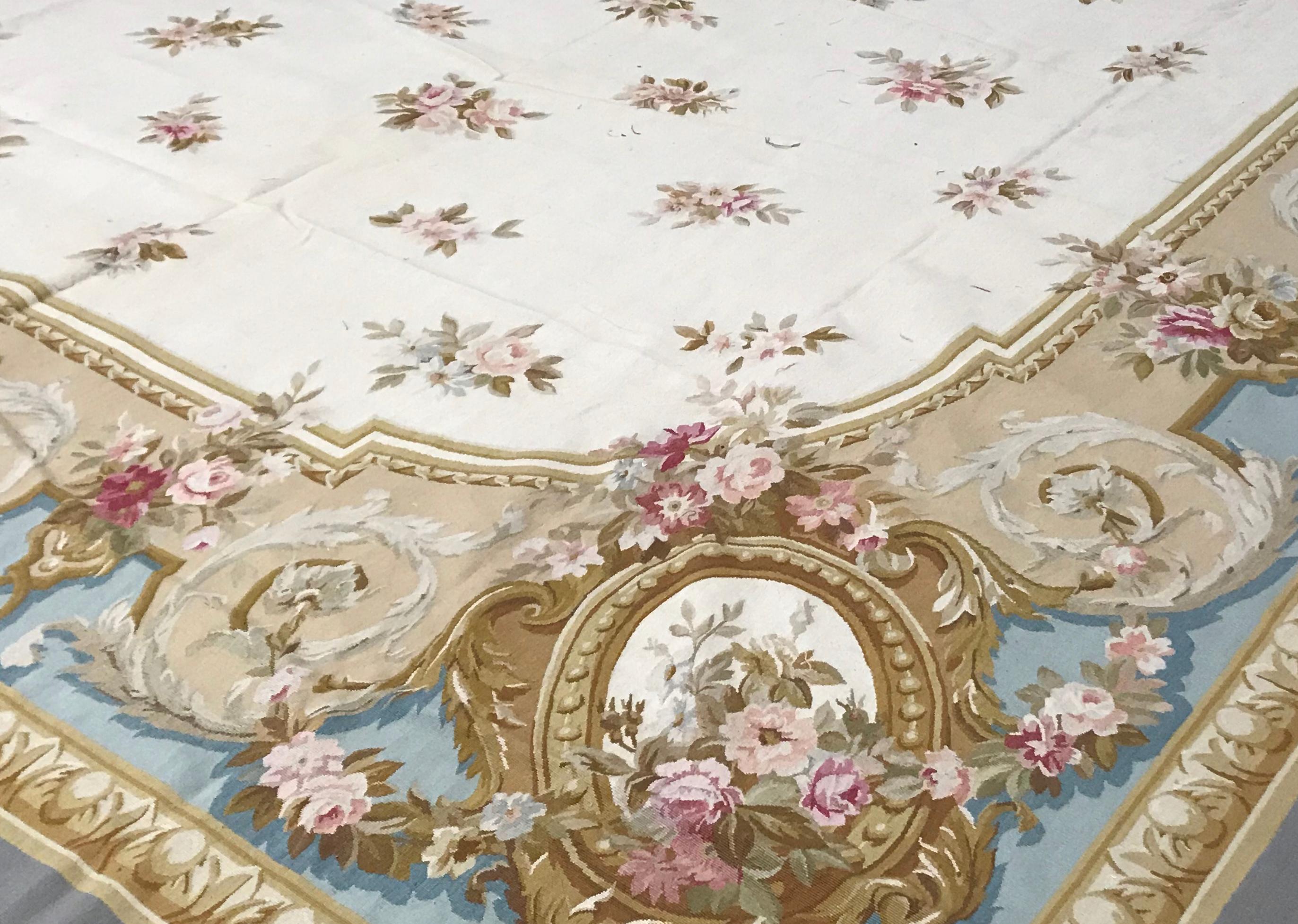 Hand-Woven 17th Century Traditional French Aubusson Style Flat-Weave Rug For Sale