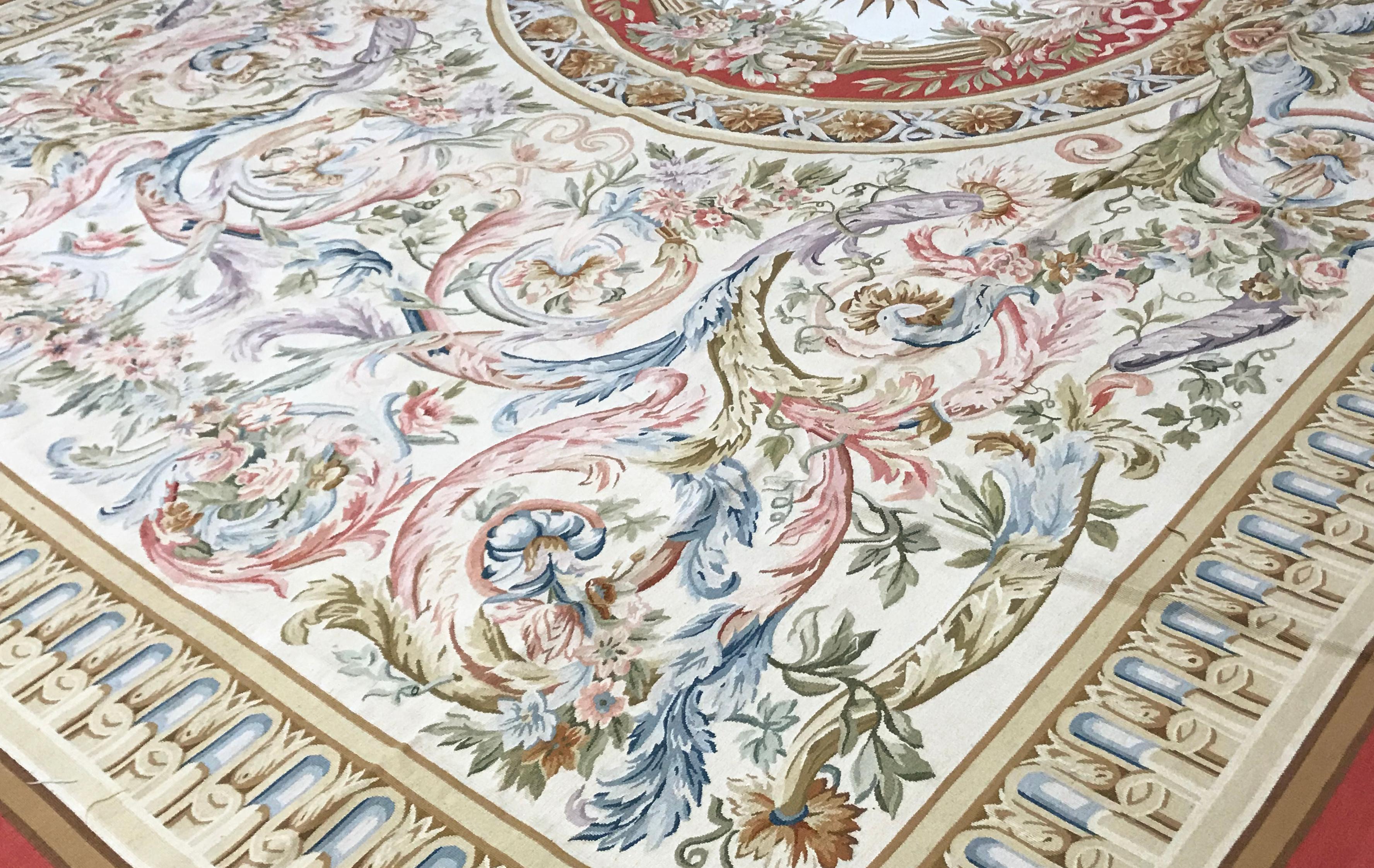 Hand-Woven 17th Century Traditional French Aubusson Style Flat-Weave Rug For Sale