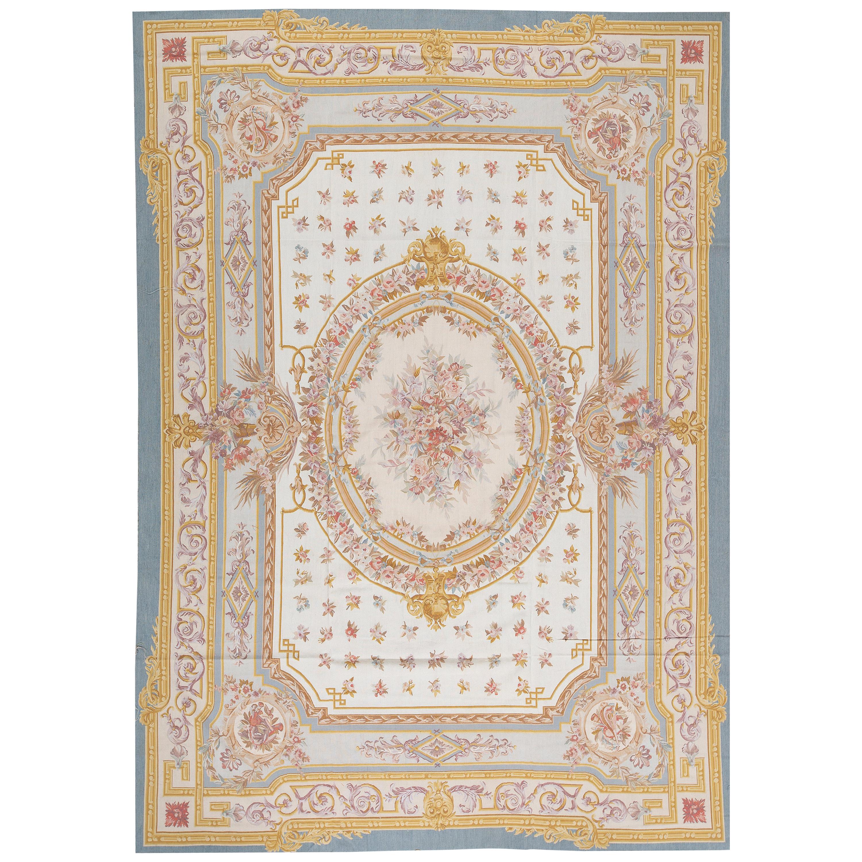 17th Century Traditional French Aubusson Style Flat-Weave Rug For Sale