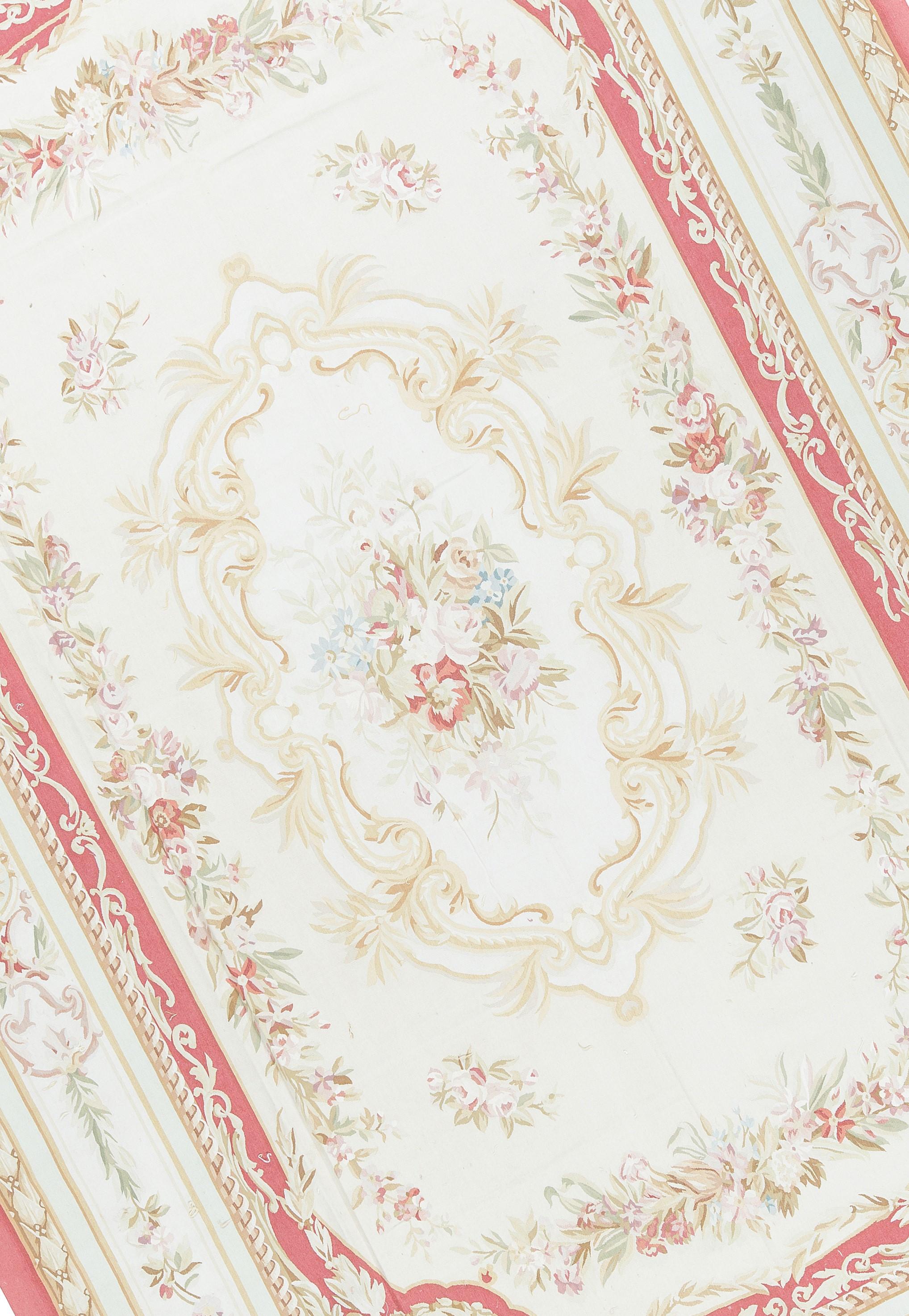 Handgewebte Nachbildung der klassischen französischen Aubusson-Teppiche in Flachgewebe, die seit dem späten 17. Jahrhundert in den schönsten Häusern und Palästen zu finden sind. Größe 11' 11'' x 18' 4''.