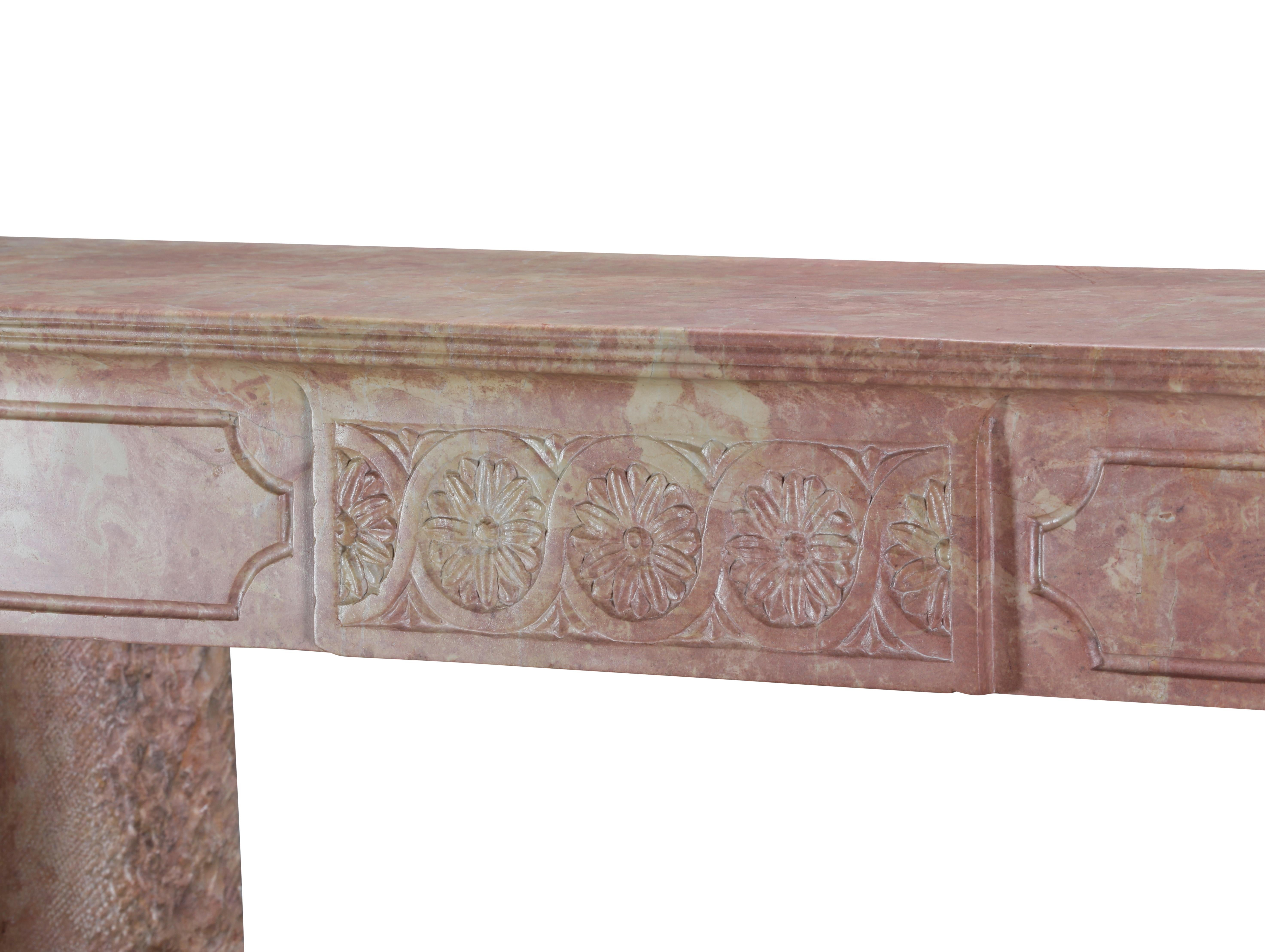 Entourage de cheminée haut de style traditionnel français en marbre Liseron rose en vente 2