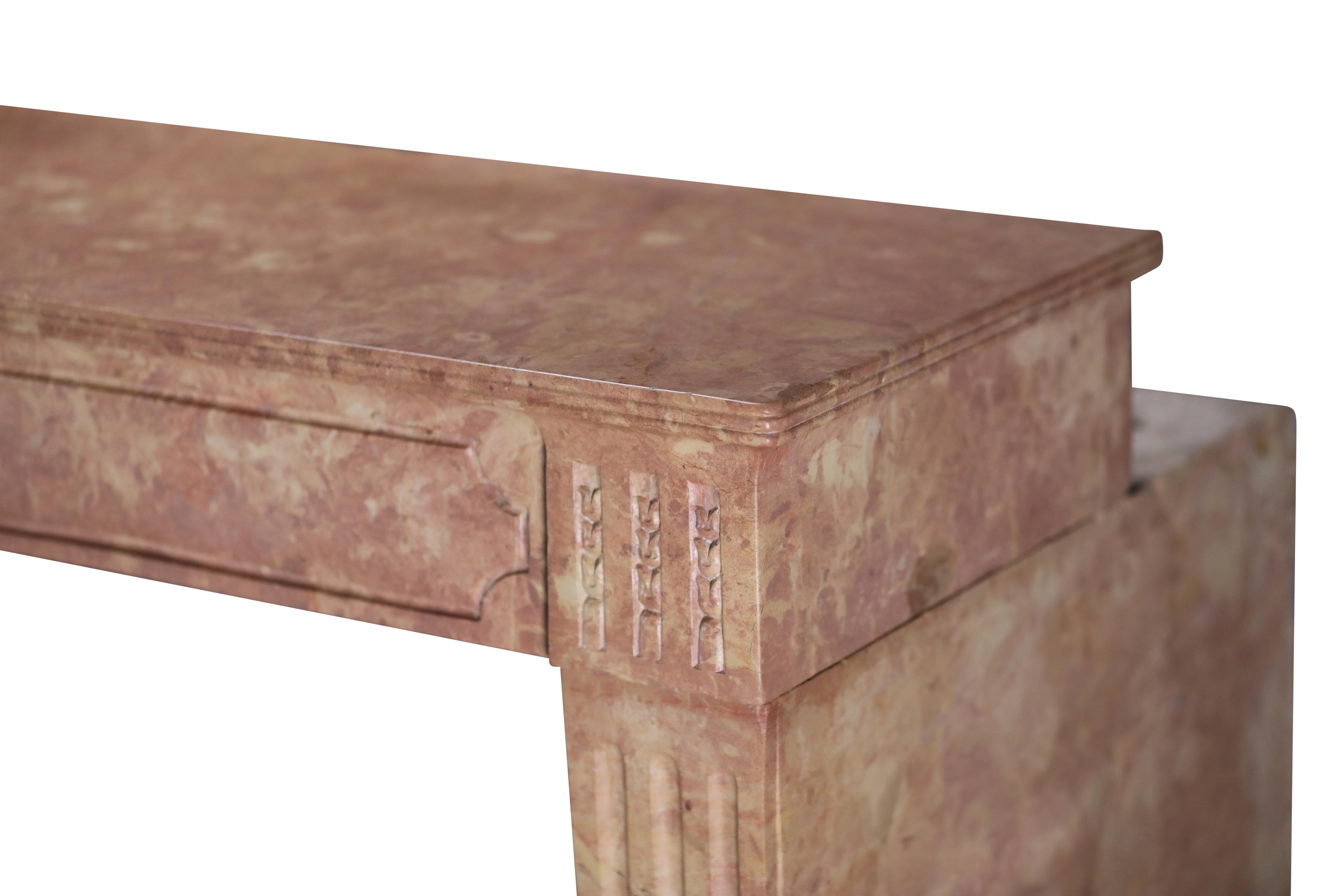 Entourage de cheminée haut de style traditionnel français en marbre Liseron rose en vente 12