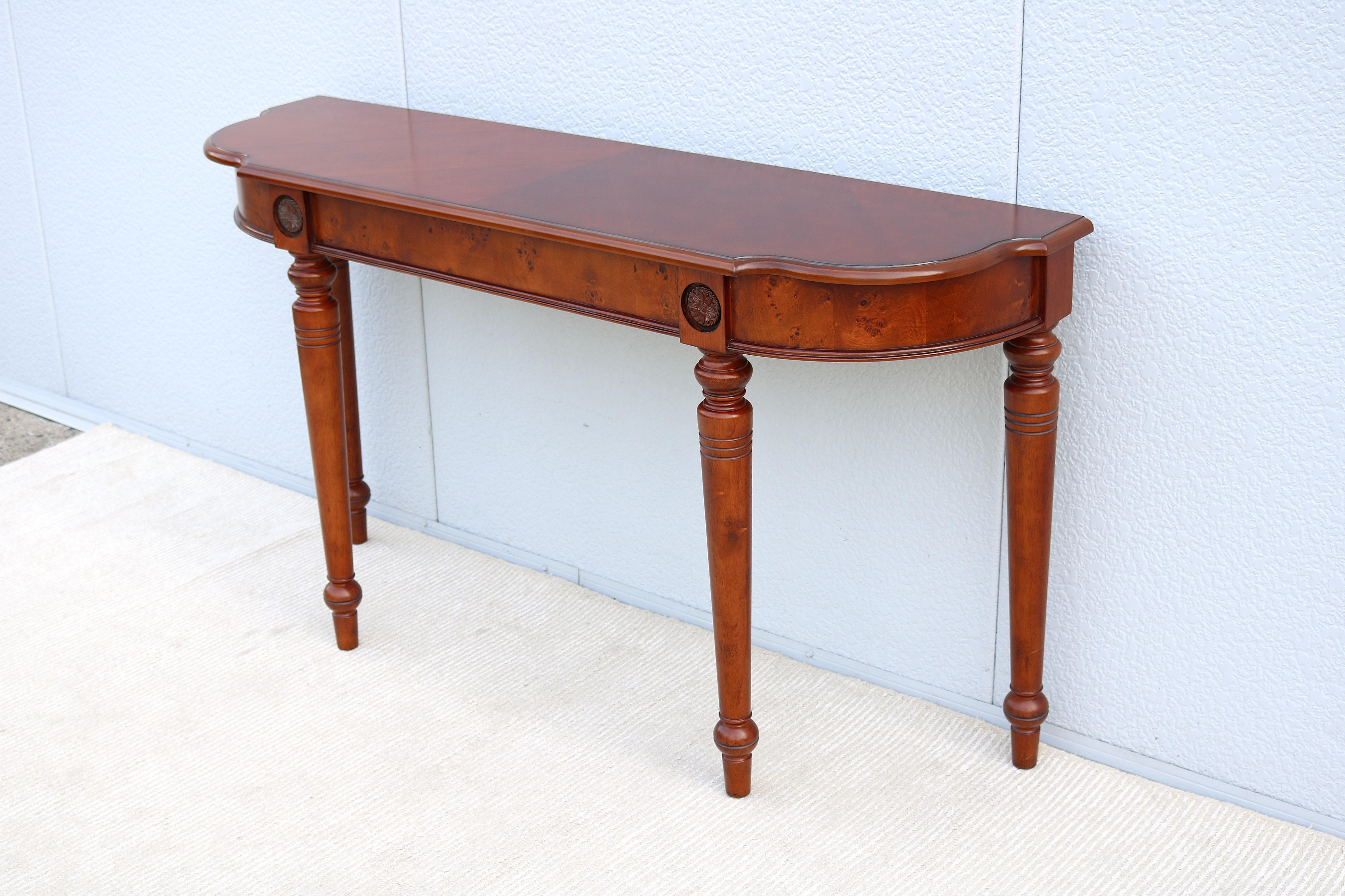 Traditional French Style Cherry and Burl Wood Console Sofa Table In Excellent Condition For Sale In Secaucus, NJ
