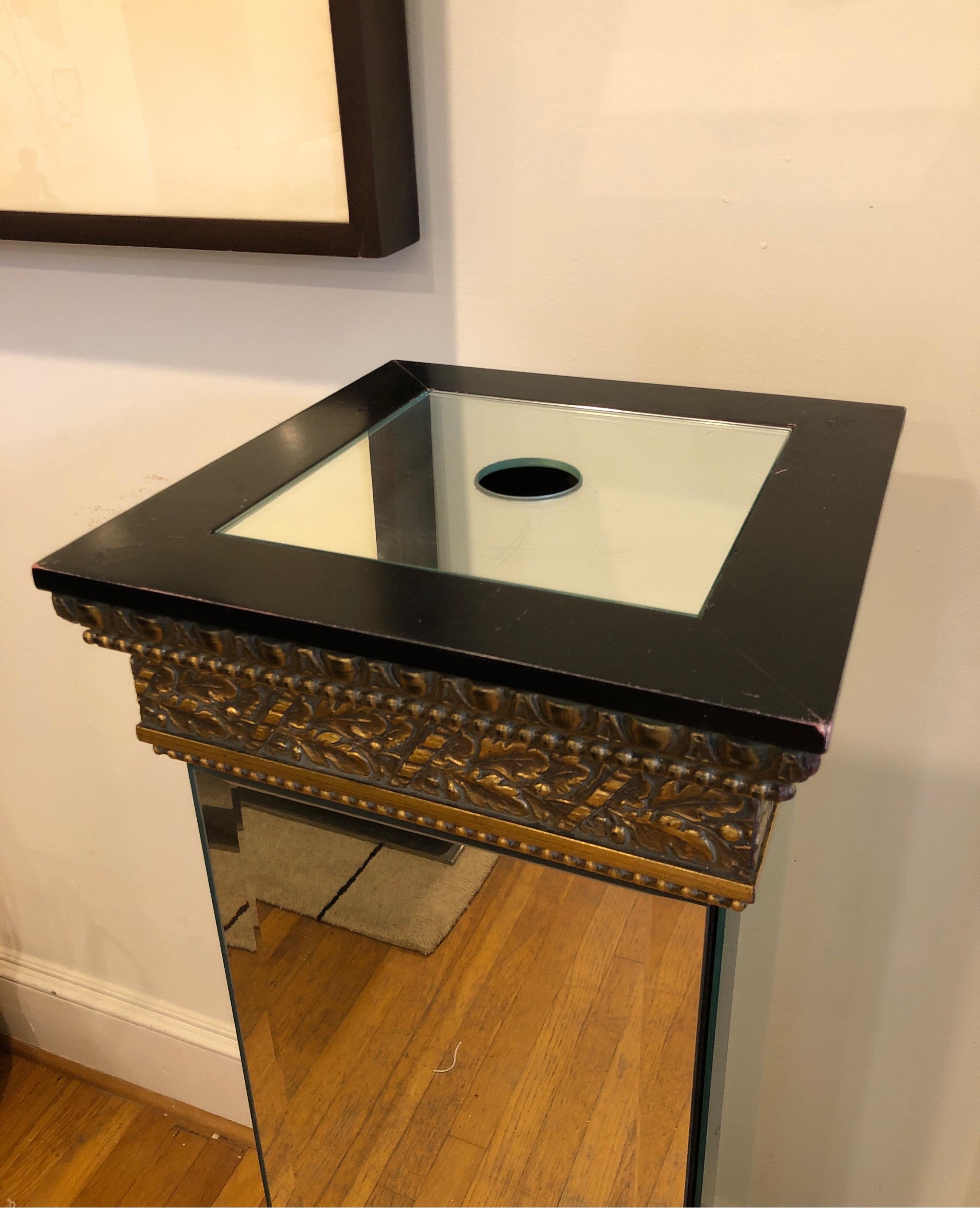 Traditional French Style Mirrored Pedestal Table In Good Condition For Sale In Los Angeles, CA
