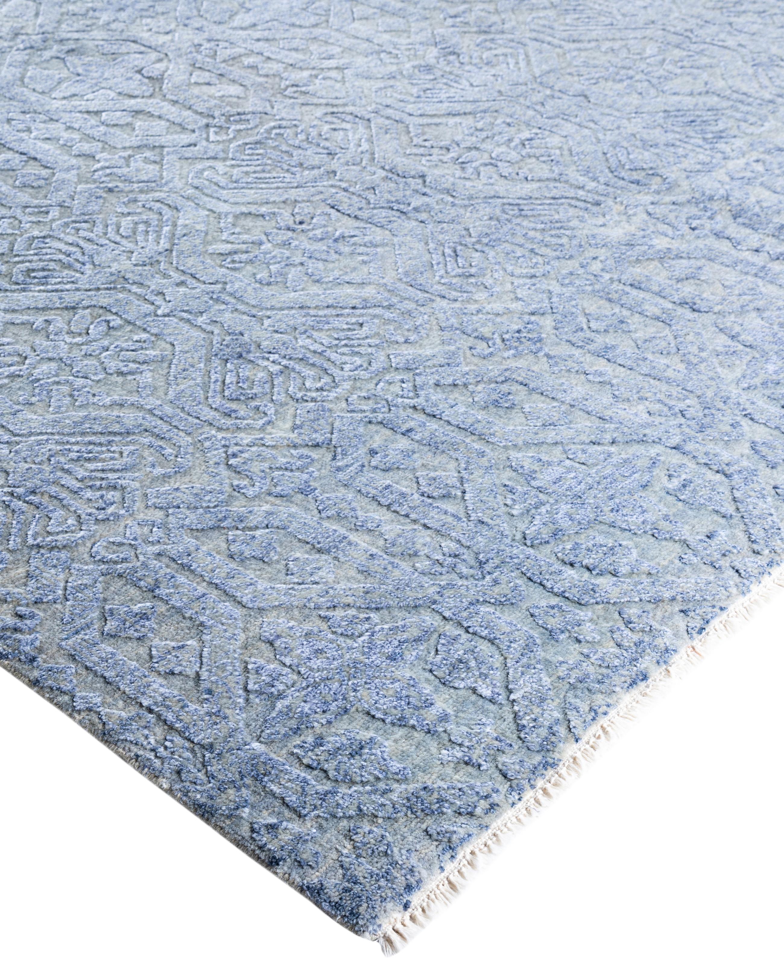 Las alfombras kazak han sido codiciadas durante generaciones, y su estética de diseño único es una cautivadora combinación de historia tribal e influencia geográfica. Intrincadamente anudados a mano con lana, los medallones, los dibujos en toda la