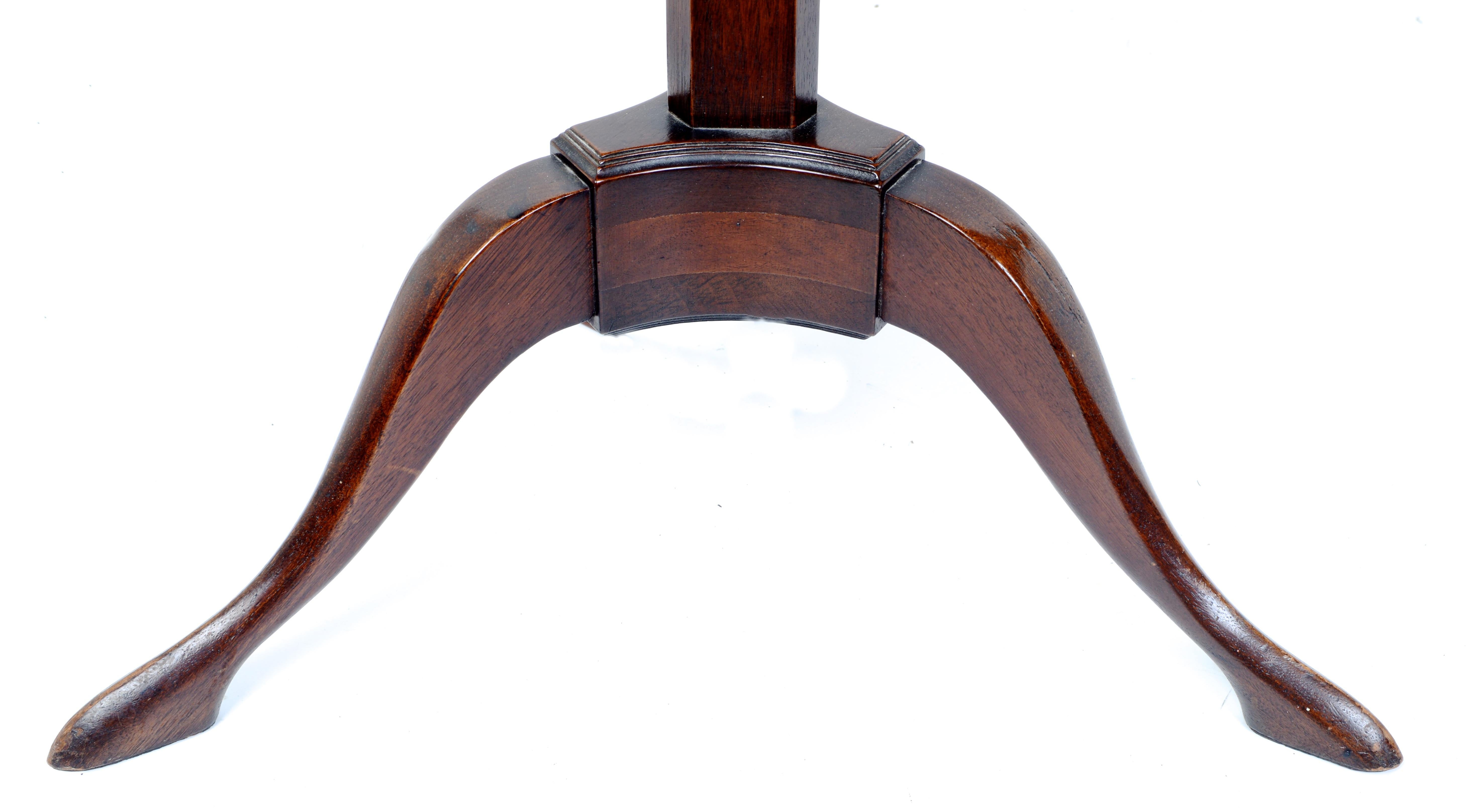 Traditioneller Lampentisch mit Dreibeinfuß aus Mahagoni im georgianischen Stil, höhenverstellbar im Angebot 2
