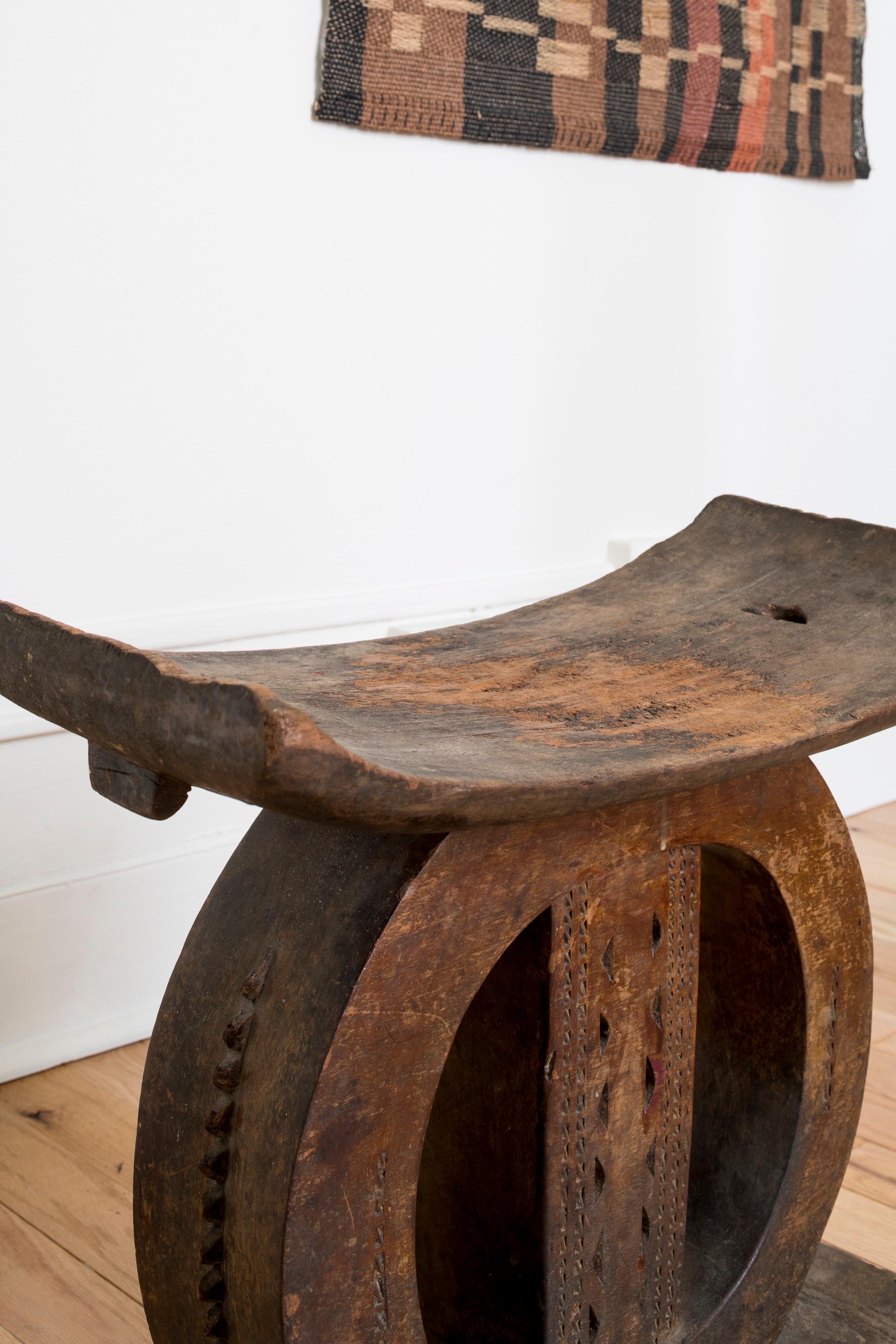 A hand-carved traditional Ghanaian stool, also known as Asesedwa, with incredible patina.

Early 20th Century.


 