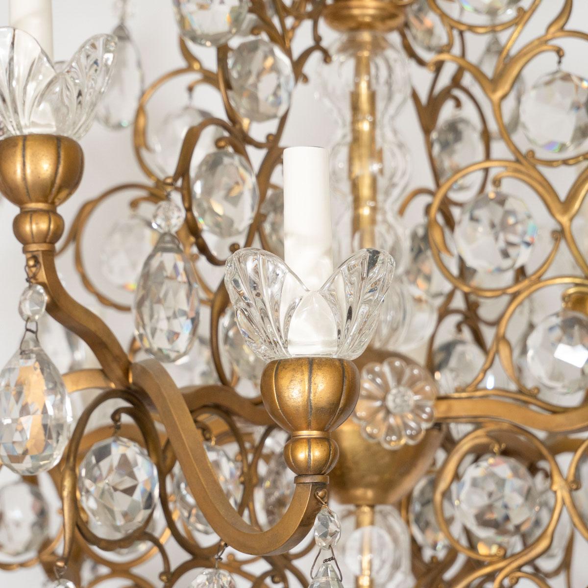 Traditional Gilt Metal Crystal Drop Chandelier In Good Condition For Sale In Tarrytown, NY