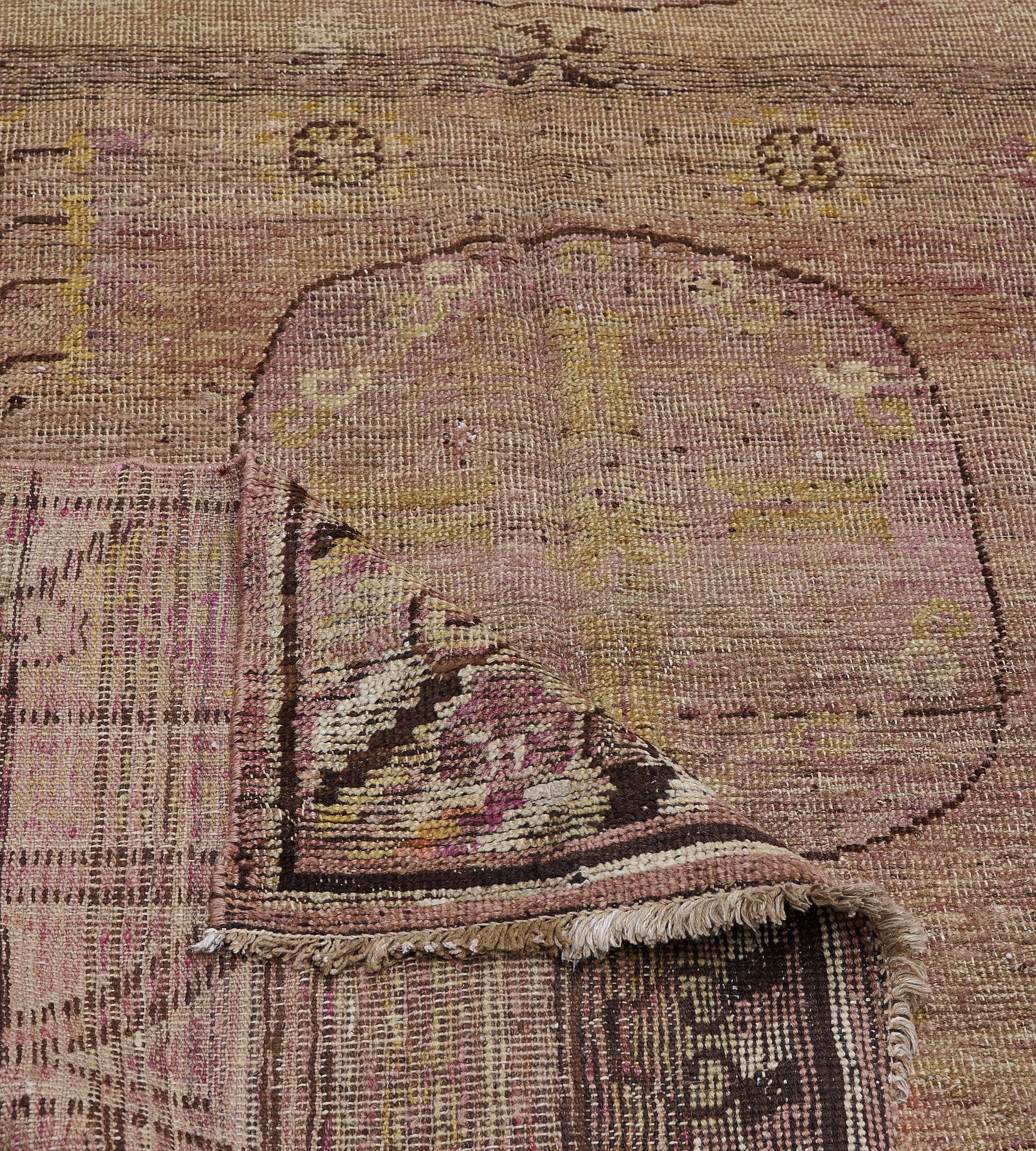 Traditioneller handgewebter Samarkand Khotan-Teppich in Goldbraun (19. Jahrhundert) im Angebot