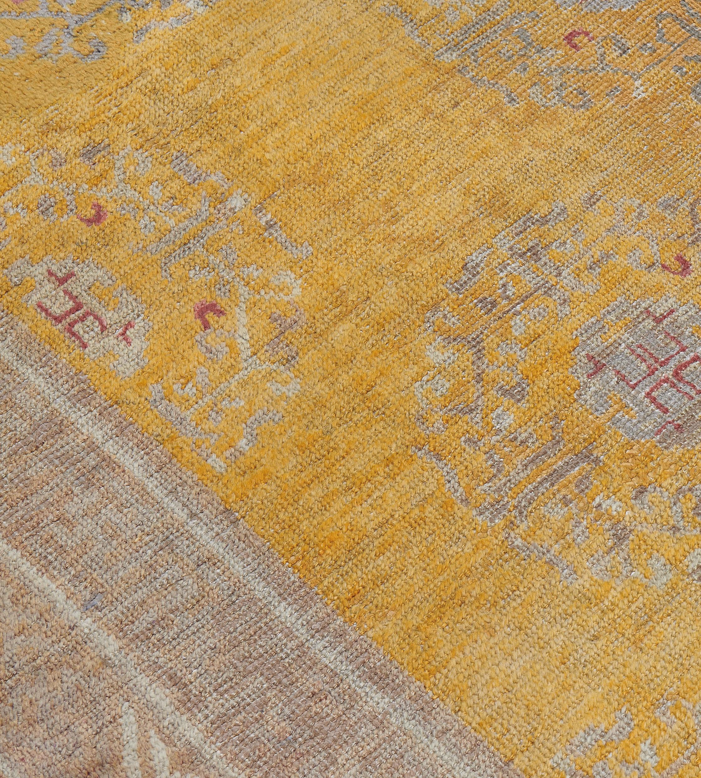 Traditioneller goldener handgewebter Samarkand Khotan-Teppich im Zustand „Gut“ im Angebot in West Hollywood, CA