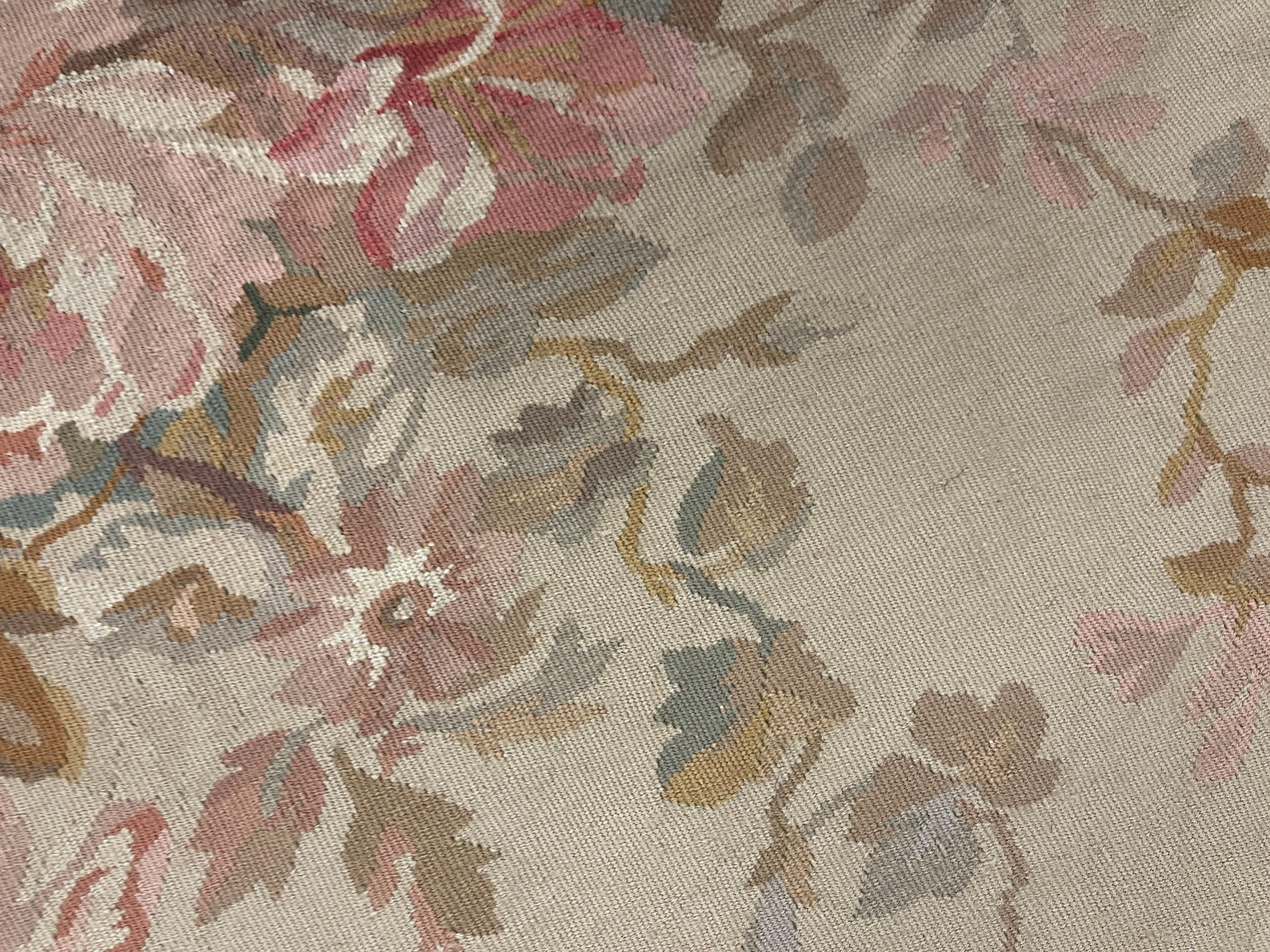 Traditioneller grüner Baige-Teppich im Aubusson-Stil, handgewebter Teppich aus Wolle (Ende des 20. Jahrhunderts) im Angebot