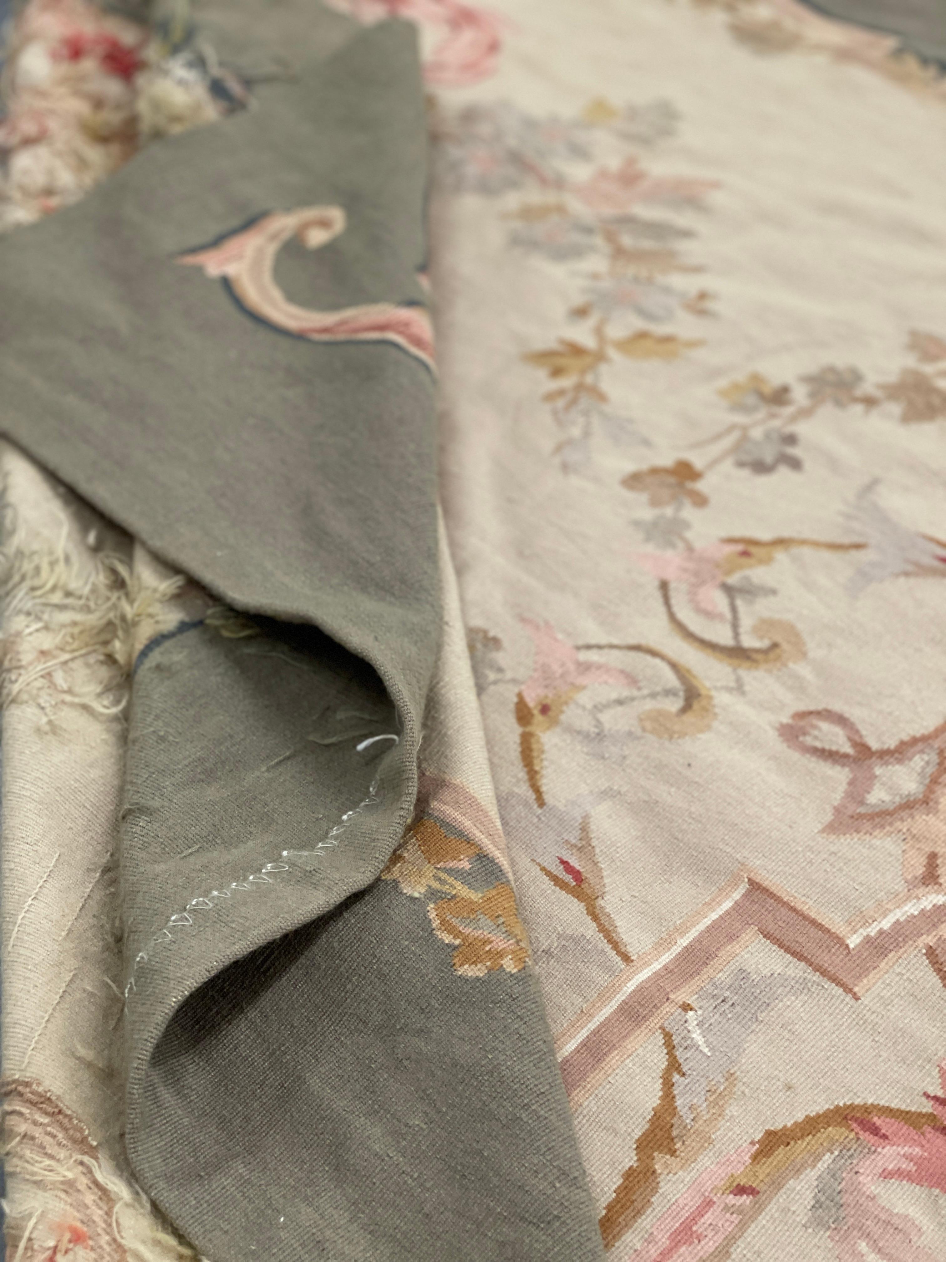 Traditioneller grüner Baige-Teppich im Aubusson-Stil, handgewebter Teppich aus Wolle im Angebot 2