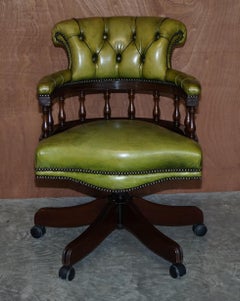 Fauteuil traditionnel Chesterfield Captains en cuir vert et cadre en bois de hêtre