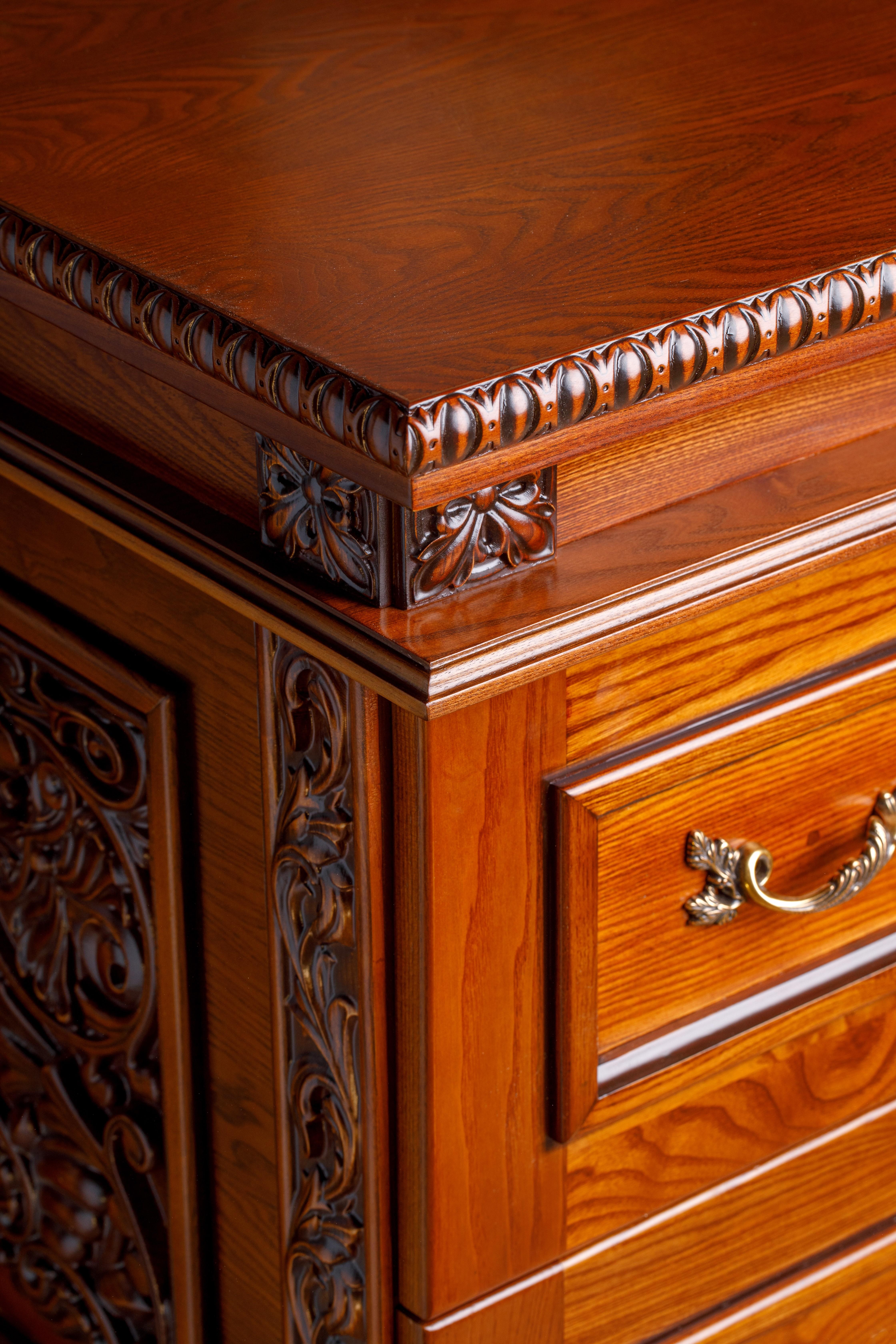 Traditional Hand Carved Solid Wood Executive Desk In New Condition In Naperville, IL
