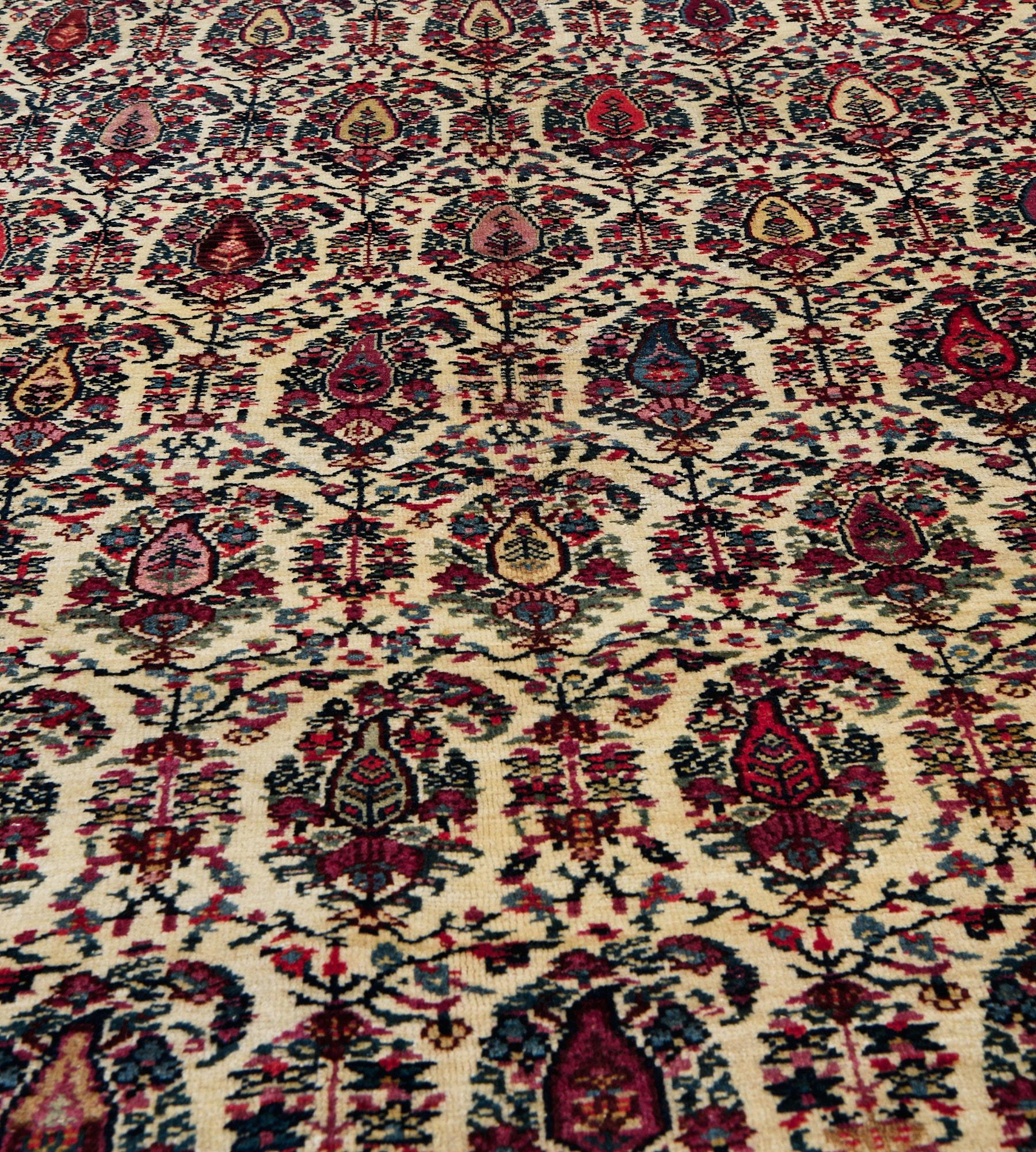 Traditional Hand Knotted Persian Fereghan Wool Runner In Good Condition For Sale In West Hollywood, CA