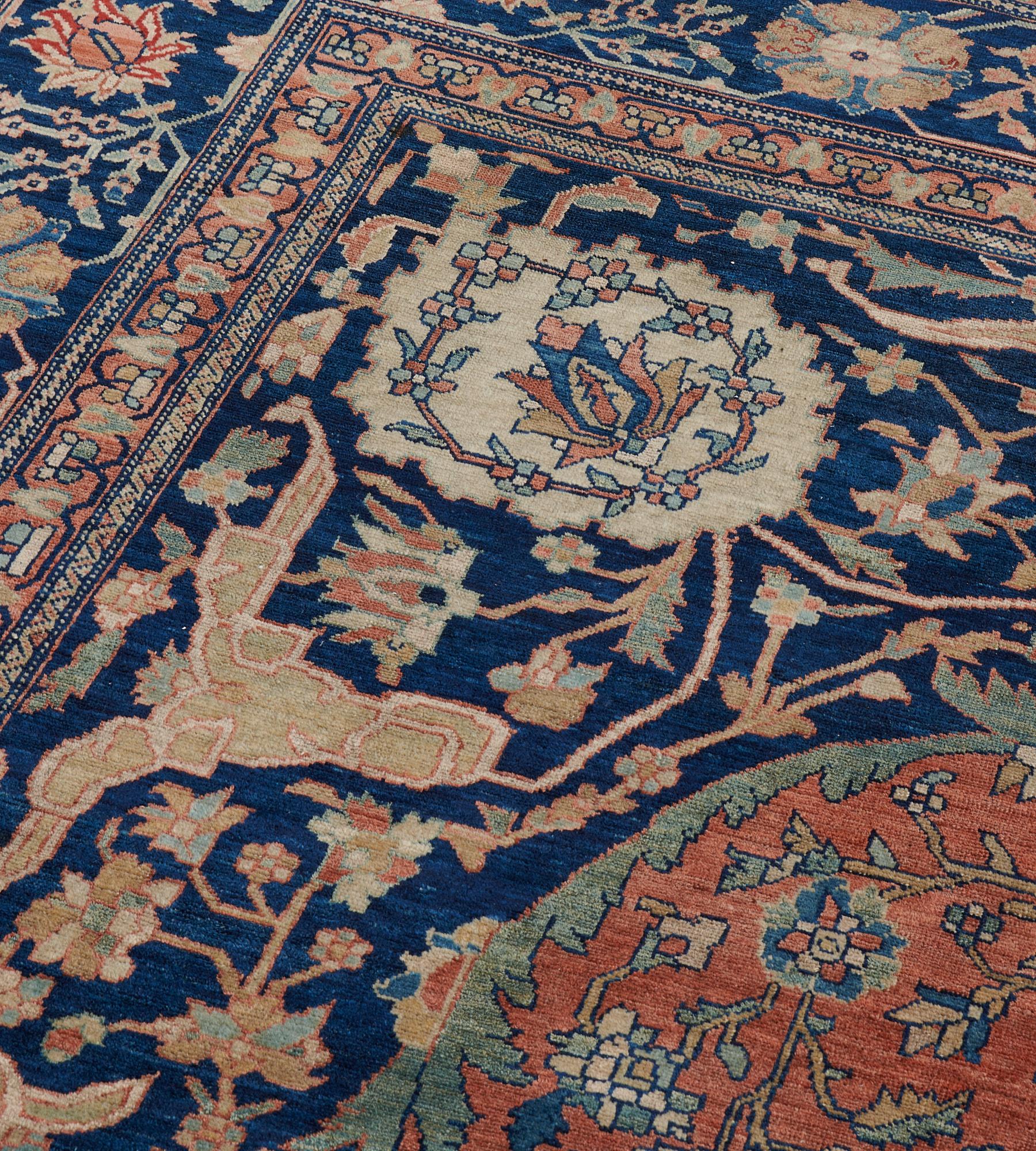 Traditional Hand-Knotted Wool Antique Persian Sarouk Rug In Good Condition For Sale In West Hollywood, CA