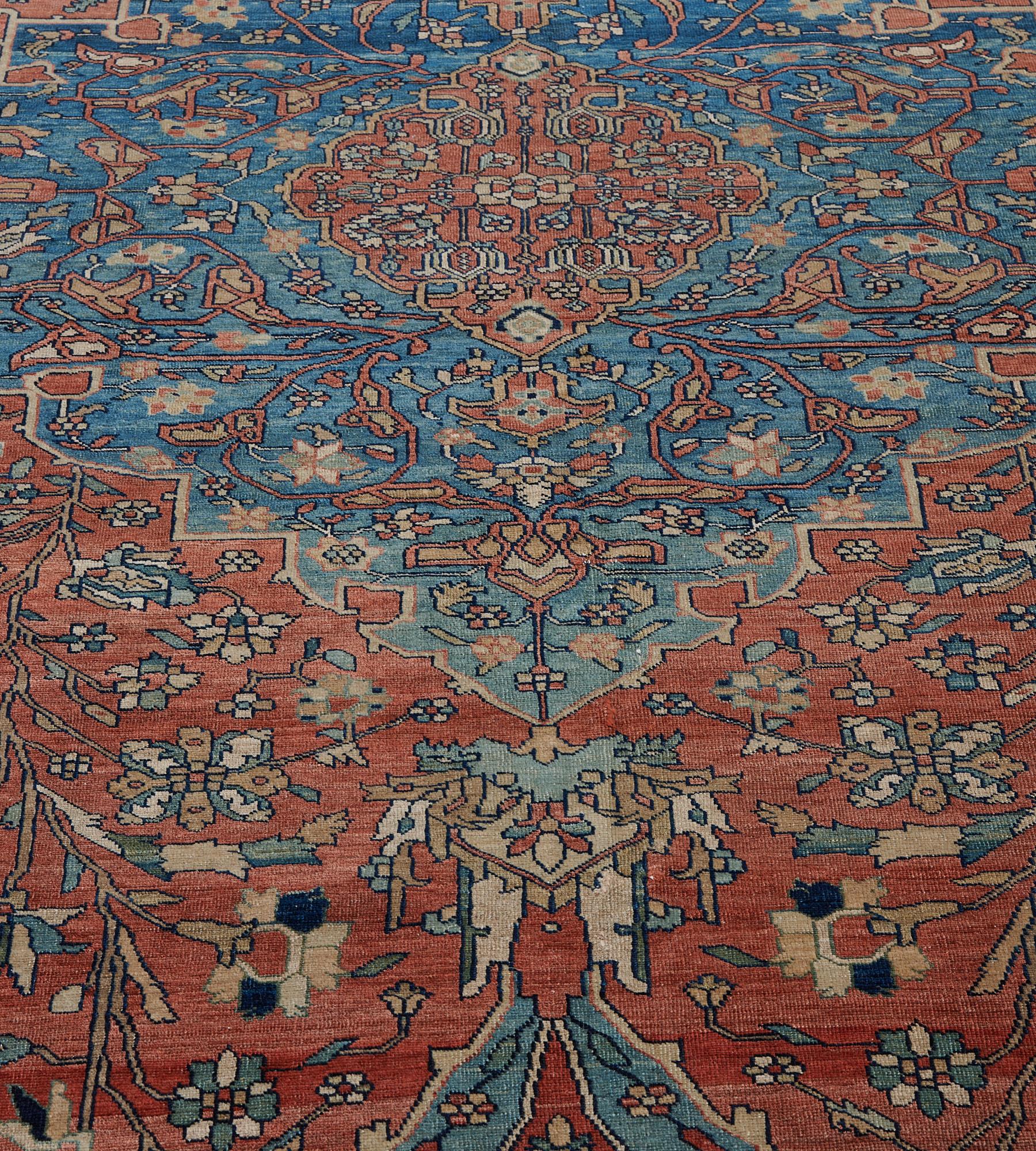 Traditional Hand-Knotted Wool Antique Persian Sarouk Rug For Sale 2